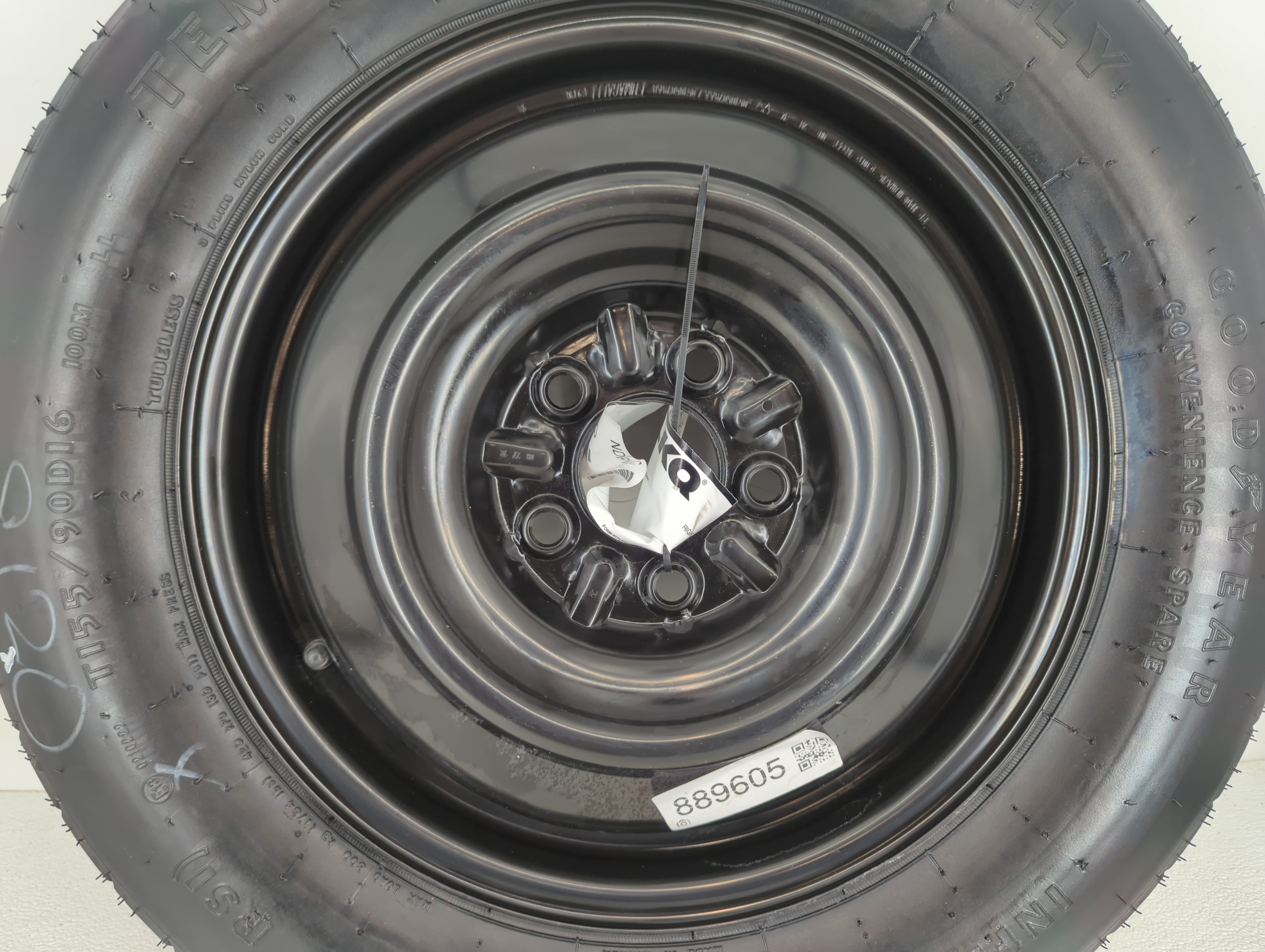 Picture of 2006-2015 Hyundai Tucson Spare Donut Tire Wheel Rim Oem 889605