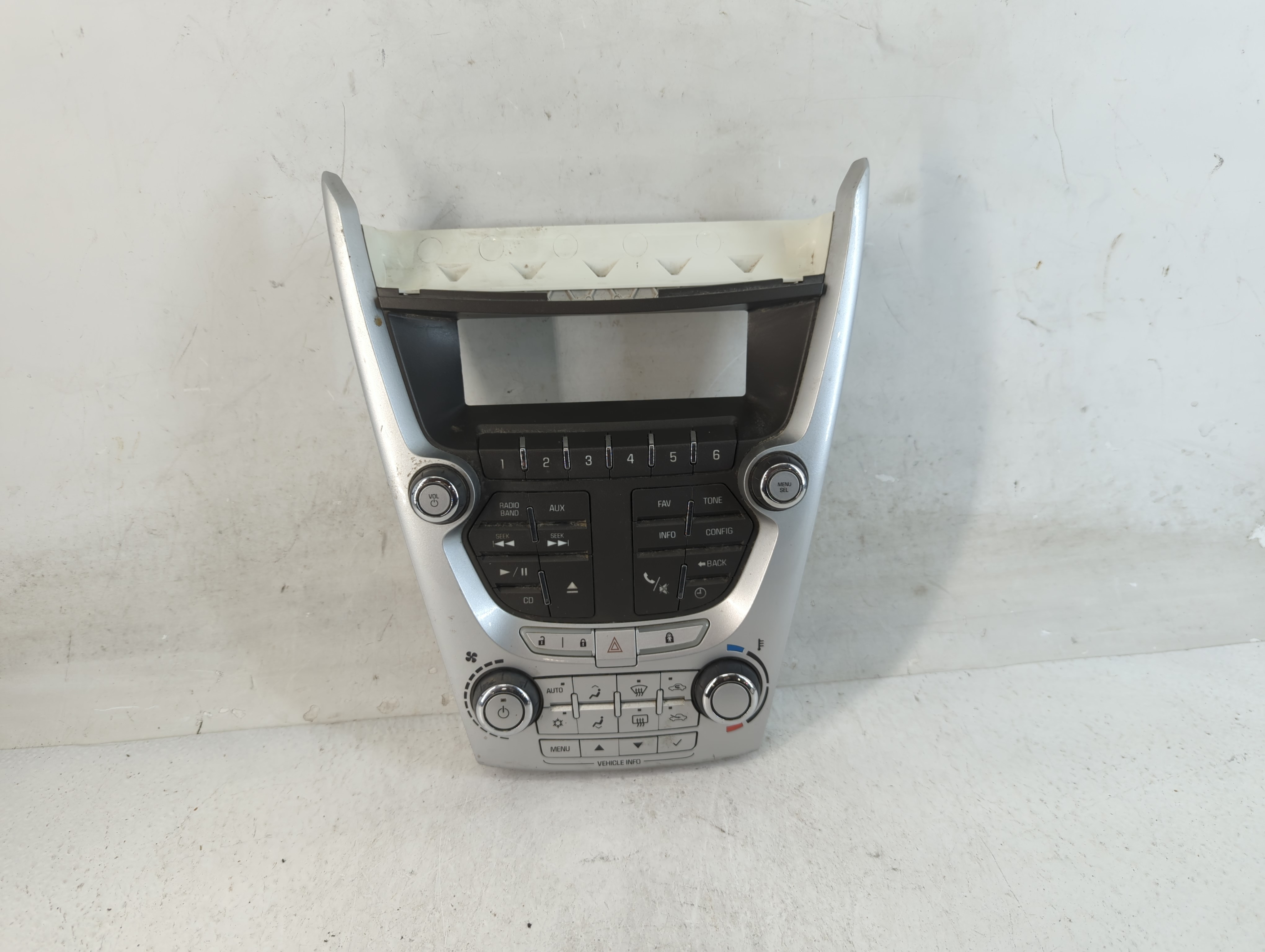 2010-2011 Chevrolet Equinox Am Fm Cd Player Radio Receiver 890706 - Oemusedautoparts1.com