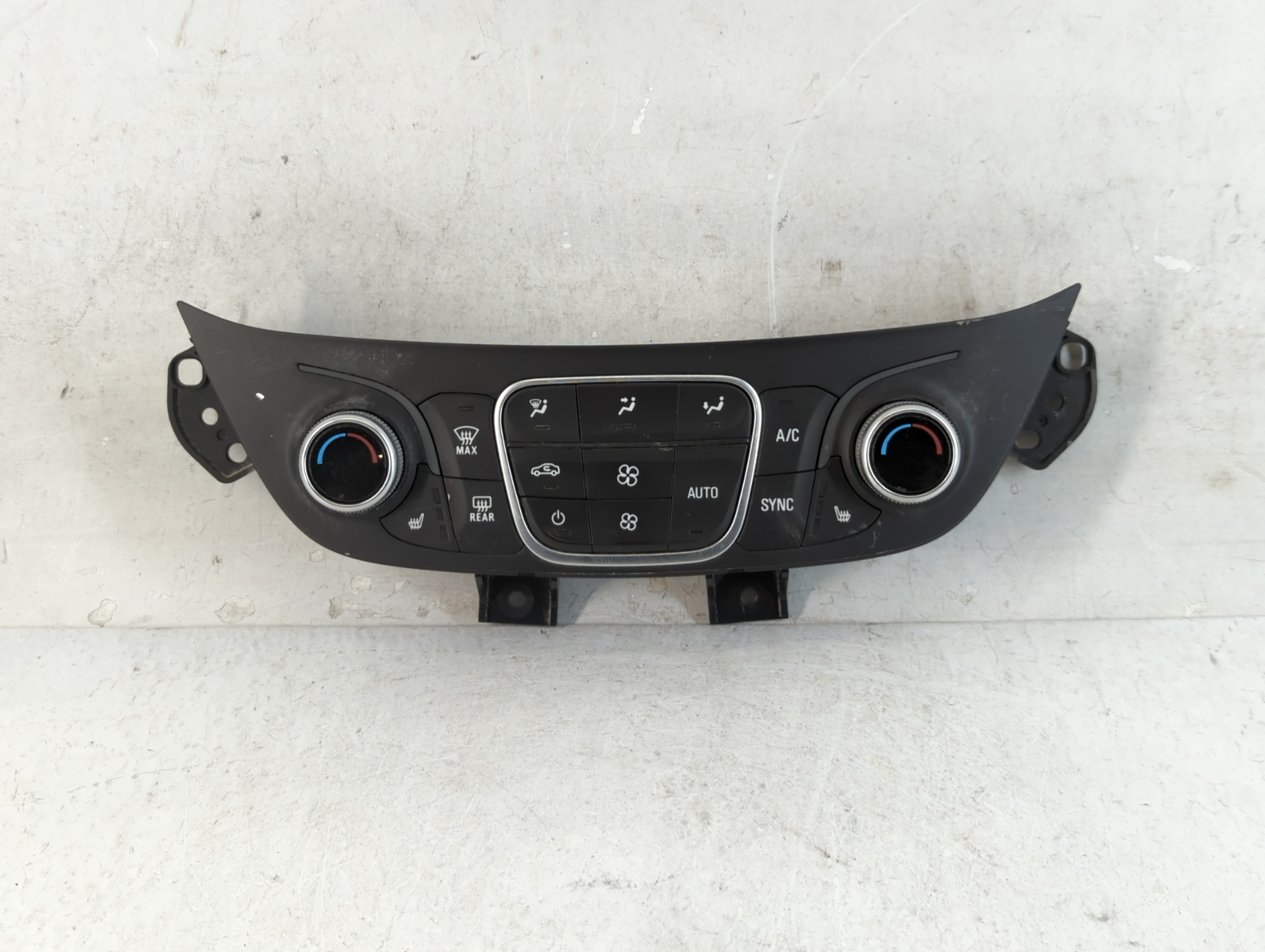 2018-2019 Chevrolet Equinox Ac Heater Climate Control 84422506 890732 - Oemusedautoparts1.com