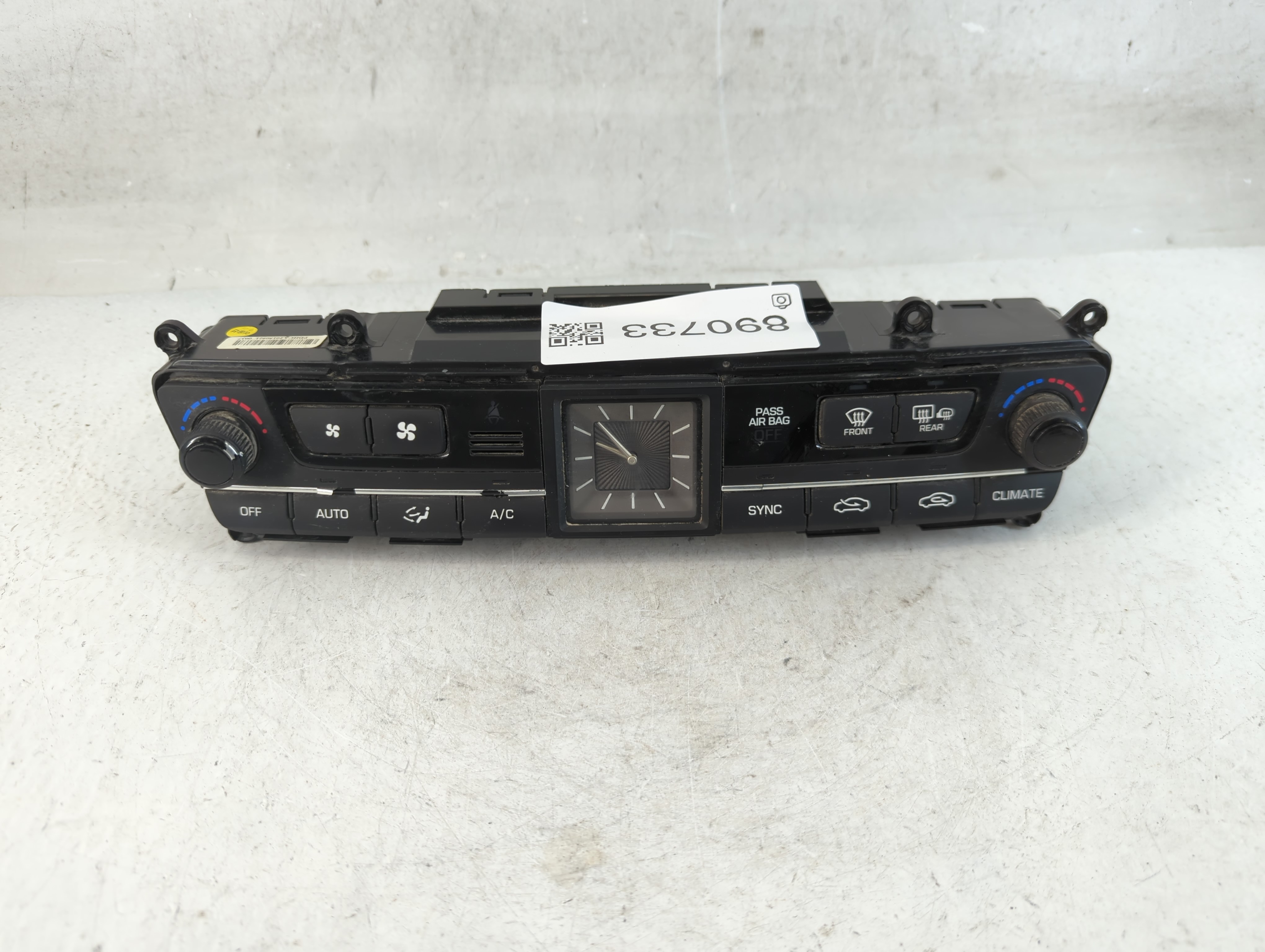 2015-2016 Hyundai Genesis Ac Heater Climate Control 97250-b1120 890733 - Oemusedautoparts1.com