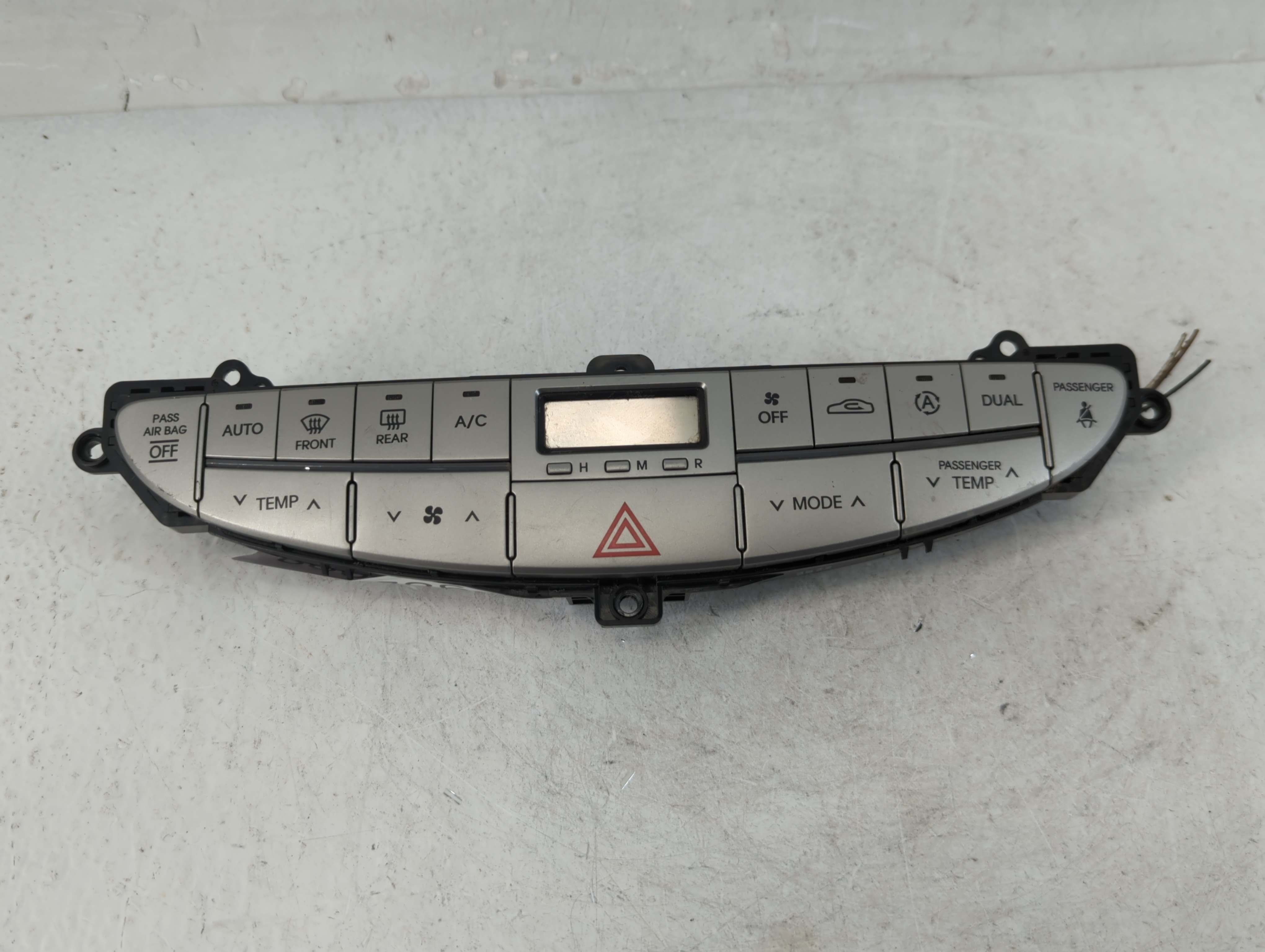 2013-2015 Hyundai Genesis Ac Heater Climate Control 97250-3m700 890736 - Oemusedautoparts1.com