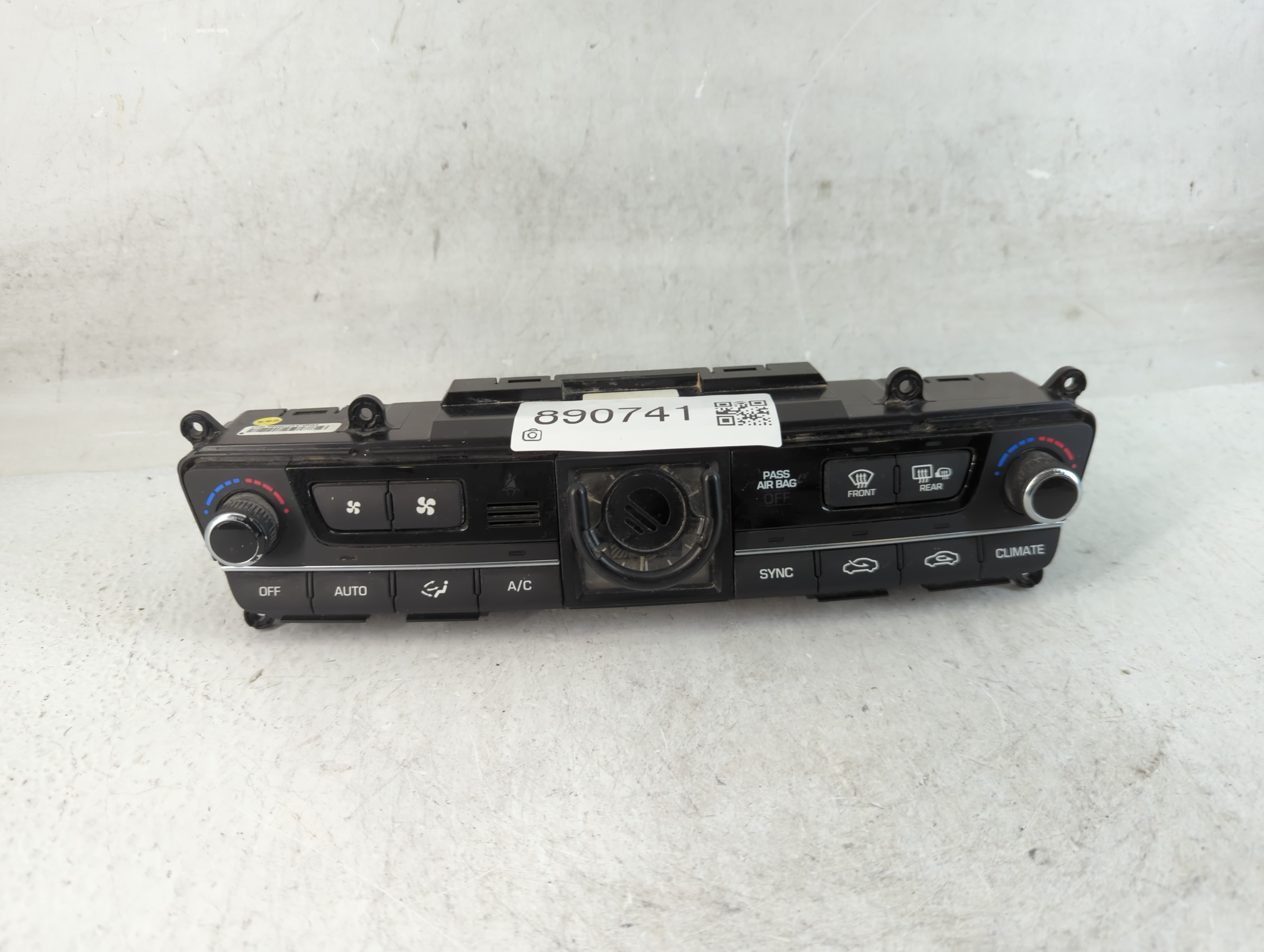 2015-2016 Hyundai Genesis Ac Heater Climate Control 97250-b1120 890741 - Oemusedautoparts1.com