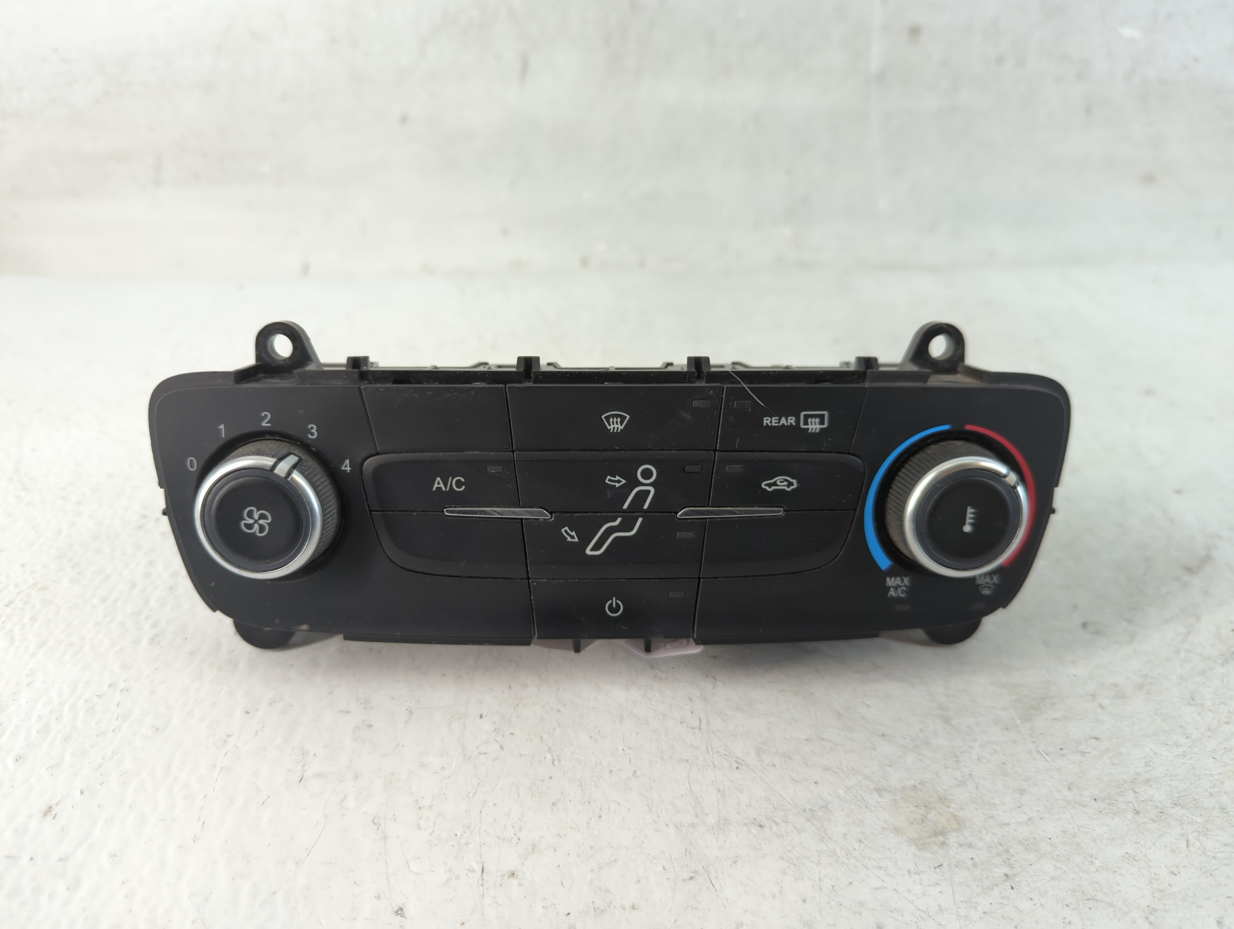 2015-2018 Ford Focus Ac Heater Climate Control F1et-19980-jg 890779 - Oemusedautoparts1.com