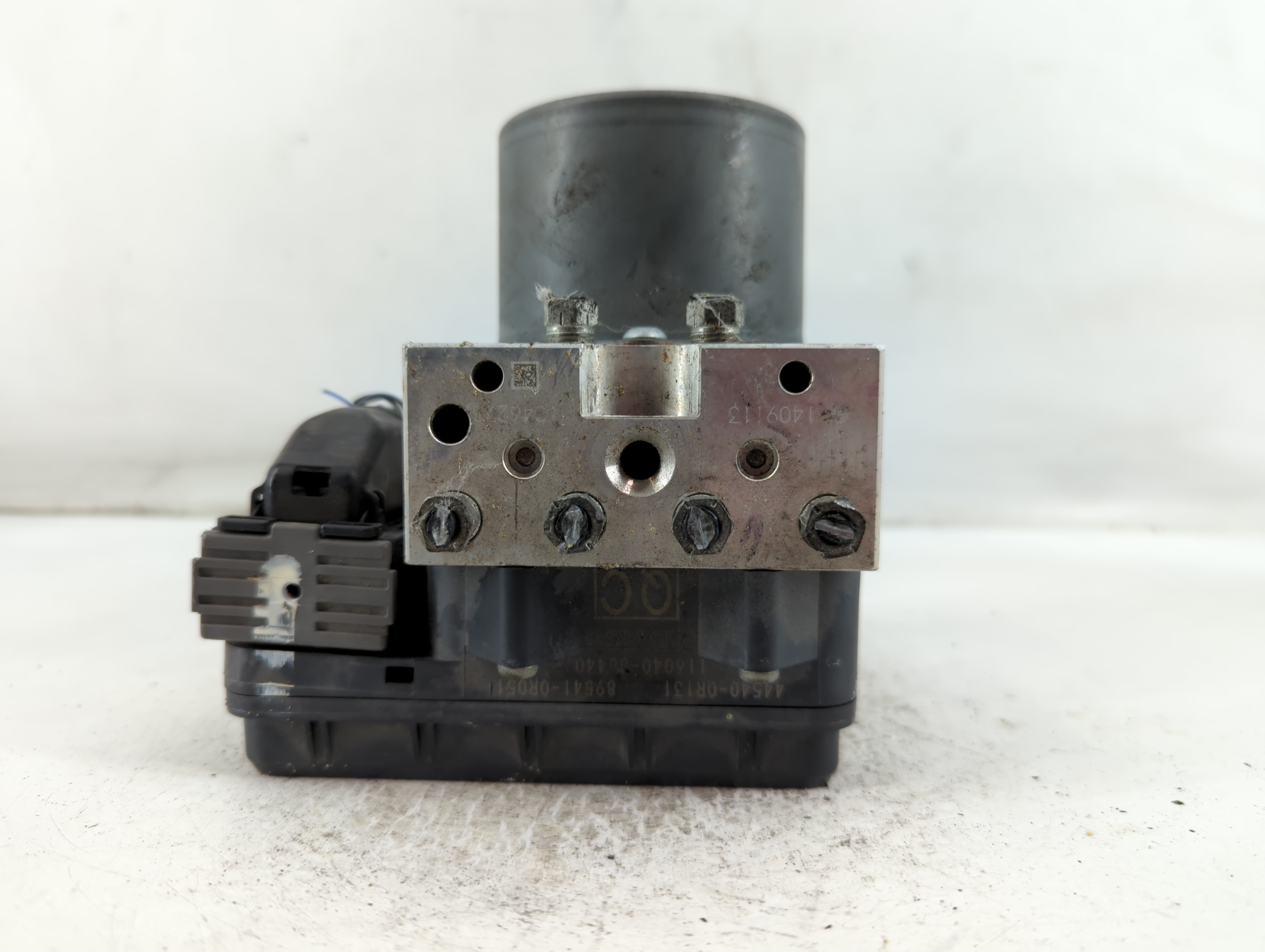 2015-2015 Toyota Rav4 Abs Pump Control Module 890858 - Oemusedautoparts1.com