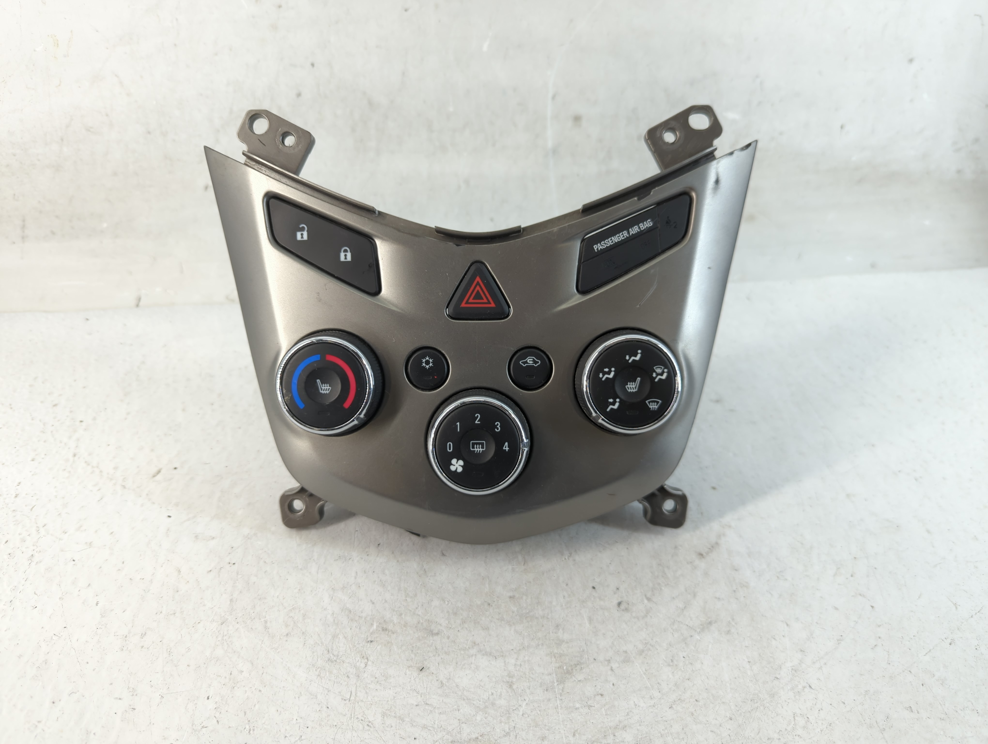 2013-2013 Chevrolet Sonic Ac Heater Climate Control 95332698 890886 - Oemusedautoparts1.com