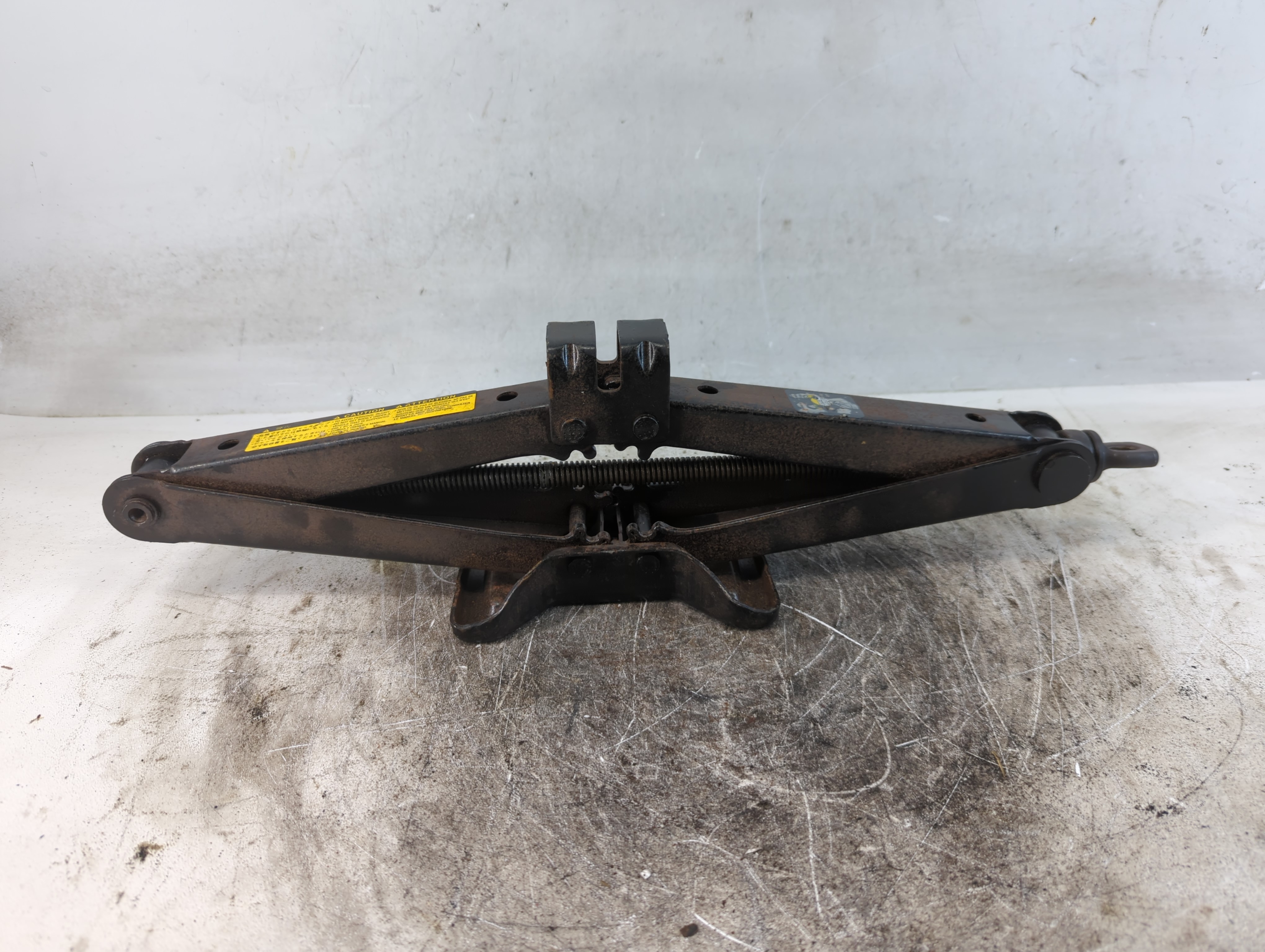 2014 Kia Forte Spare Scissor Car Jack 890889 - Oemusedautoparts1.com