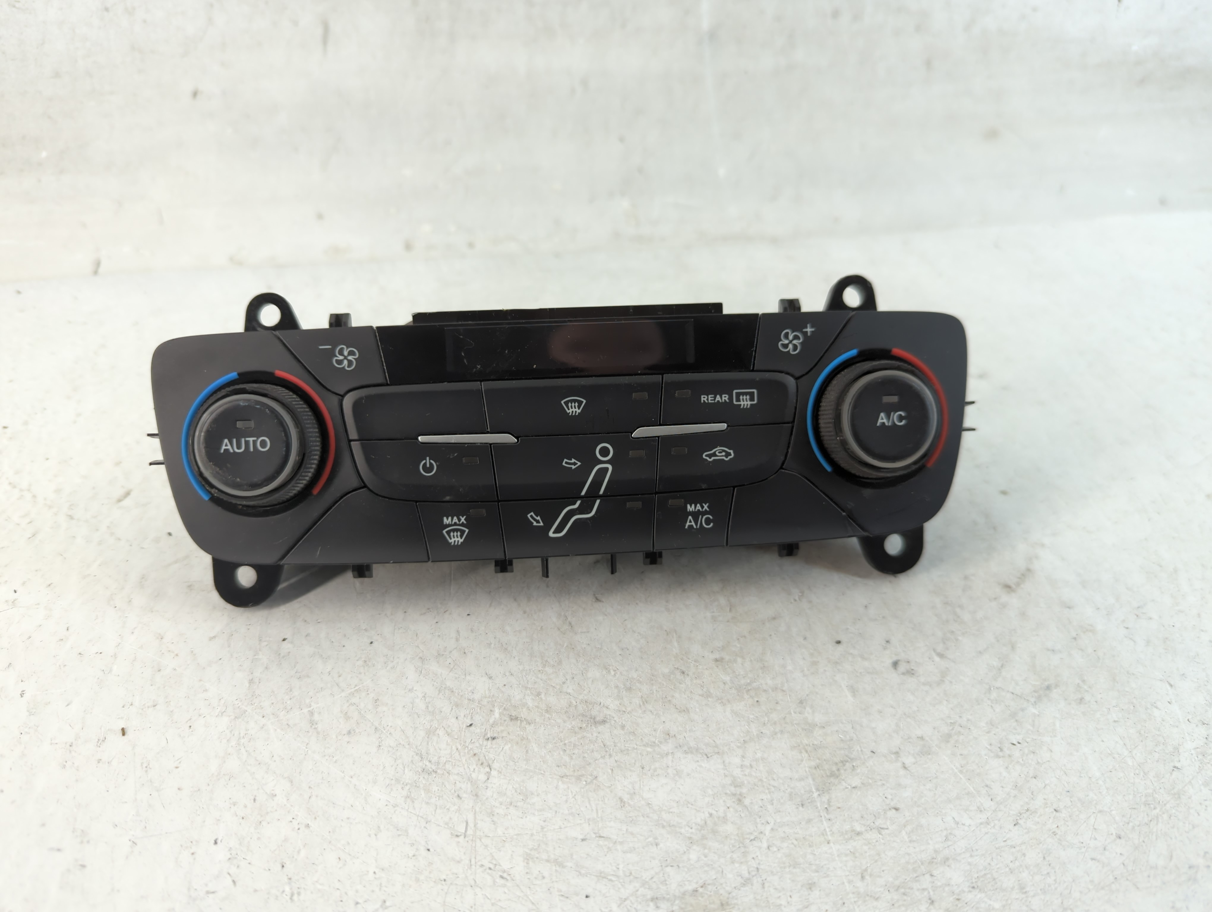 2015-2018 Ford Focus Ac Heater Climate Control F1et-18c612-aj 890896 - Oemusedautoparts1.com