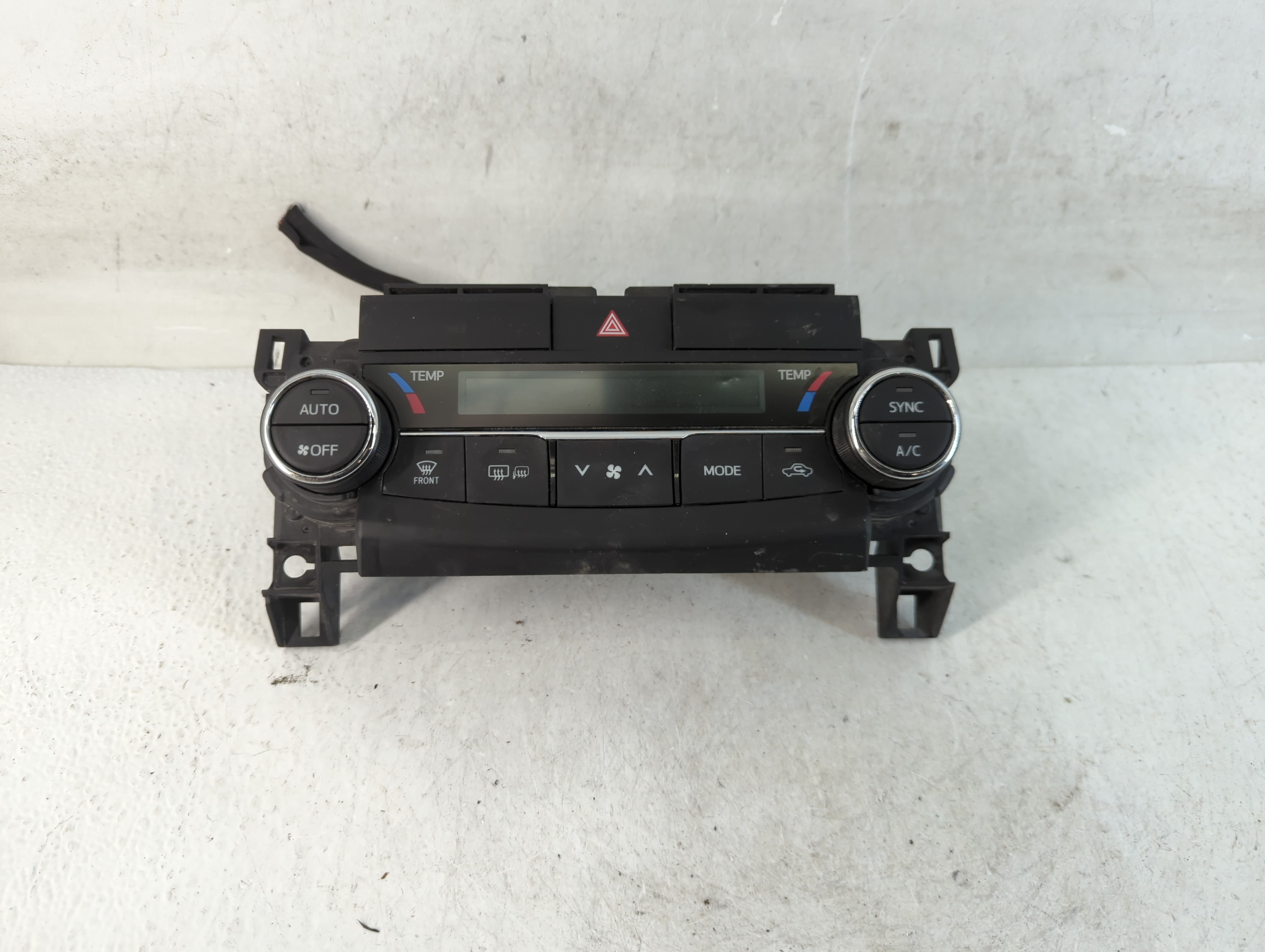 2015-2017 Toyota Camry Ac Heater Climate Control 55900-06300 890901 - Oemusedautoparts1.com