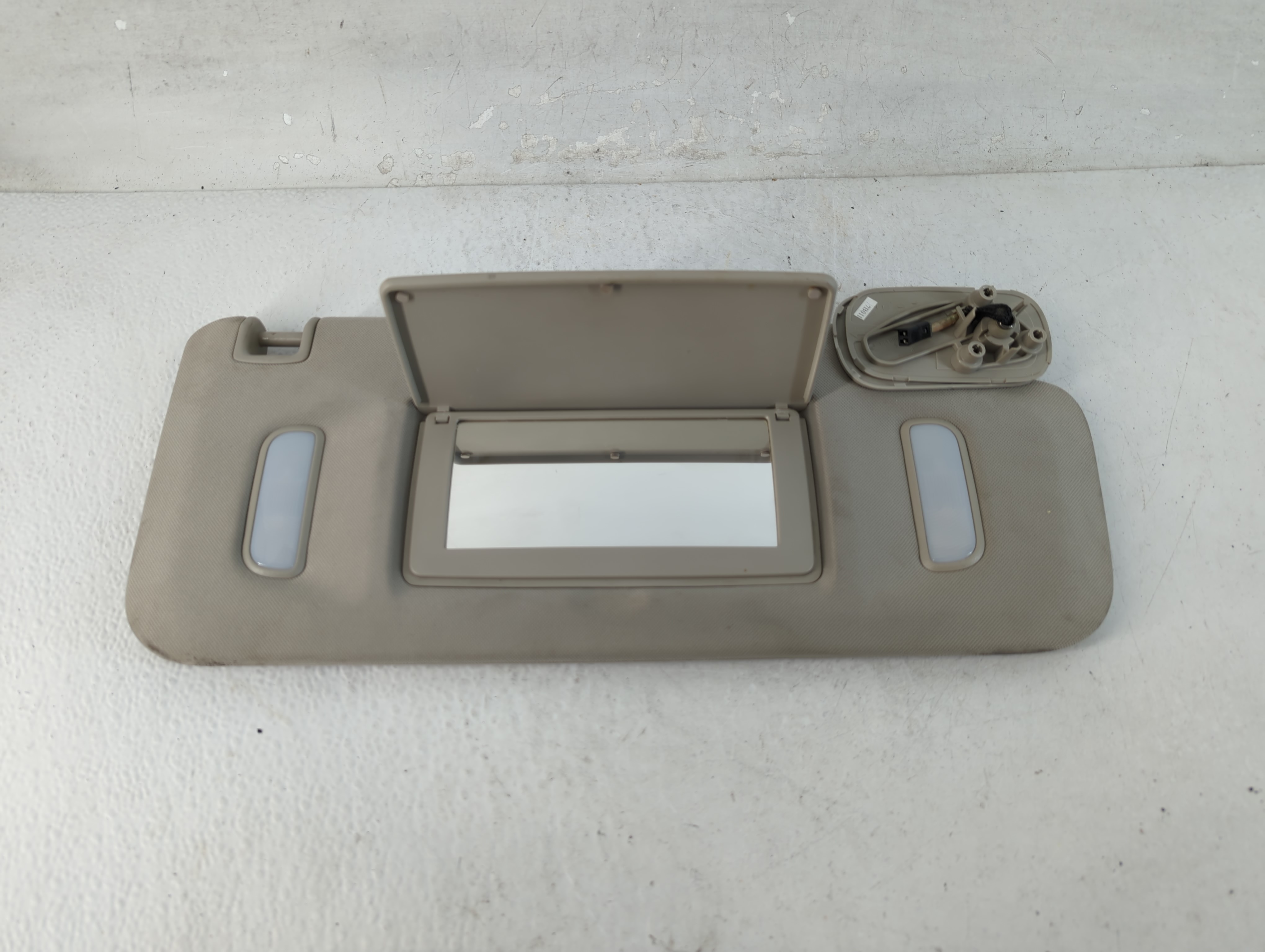 Picture of 2007-2013 Chevrolet Avalanche Driver Sun Visor Mirror Left Sunvisor Grey 891094
