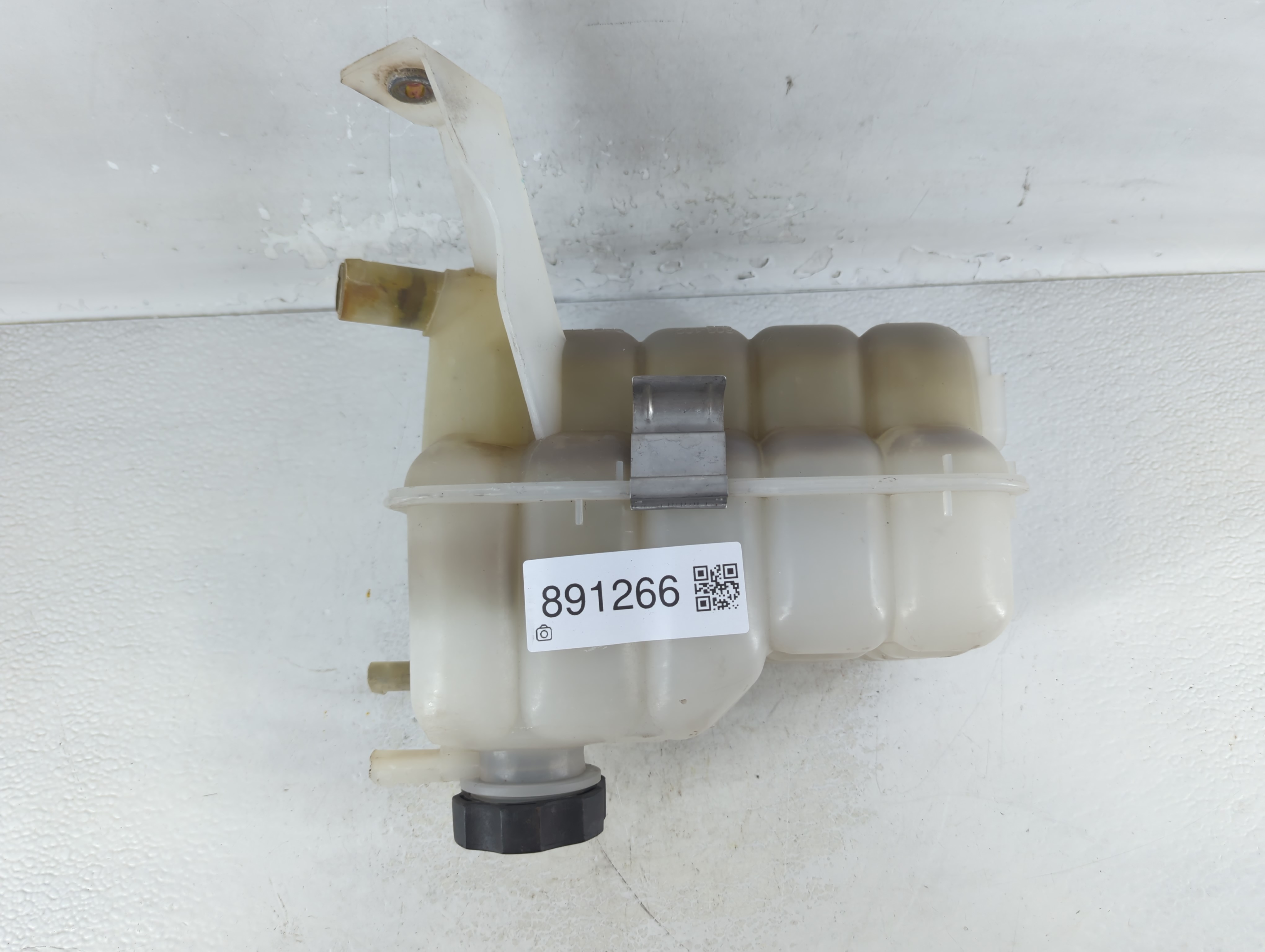 Chevrolet Avalanche Radiator Coolant Overflow Expansion Tank Bottle 891266 - Oemusedautoparts1.com