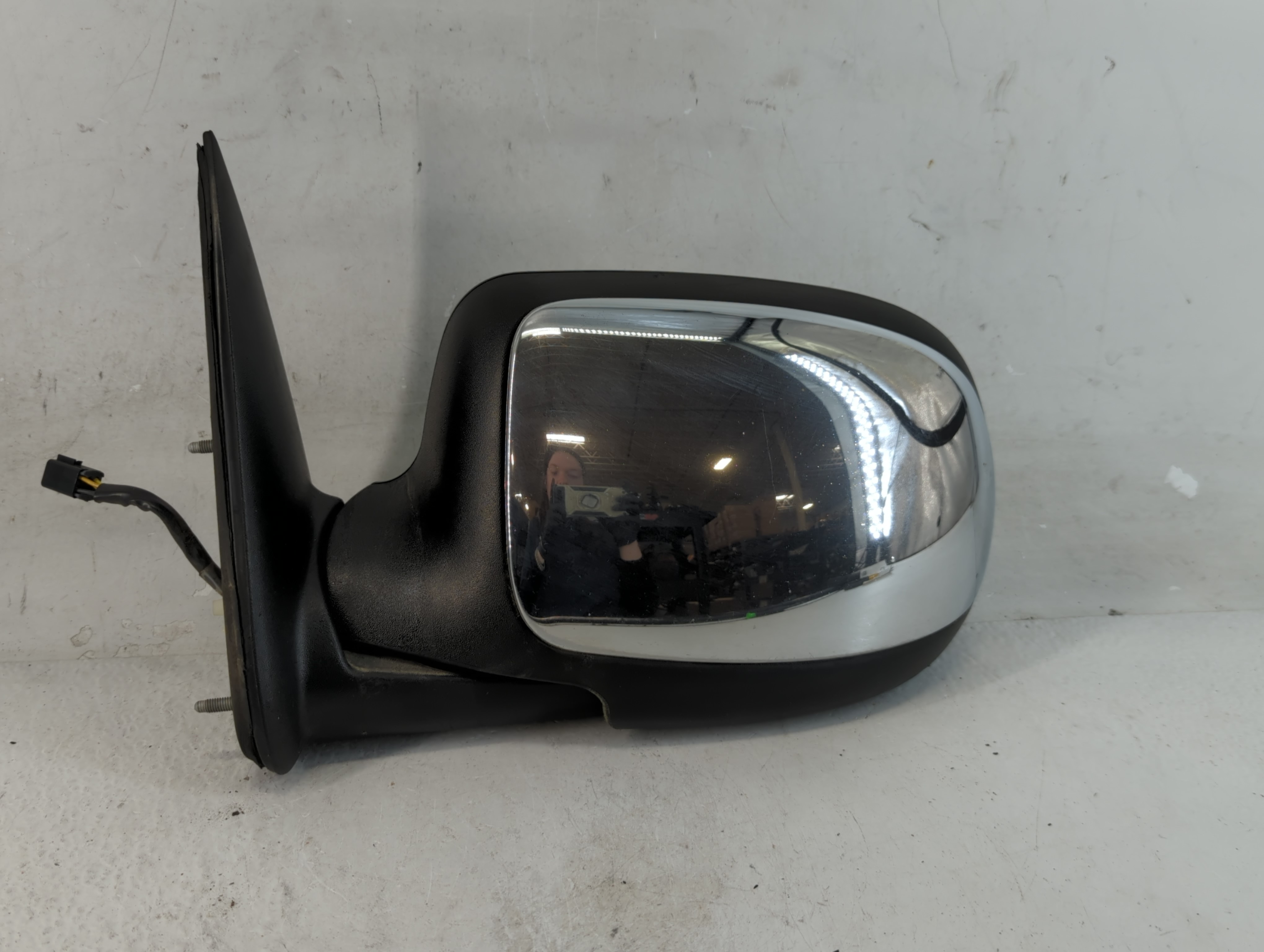 2000 Chevrolet Silverado 1500 Driver Left Side View Manual Door Mirror 891373 - Oemusedautoparts1.com