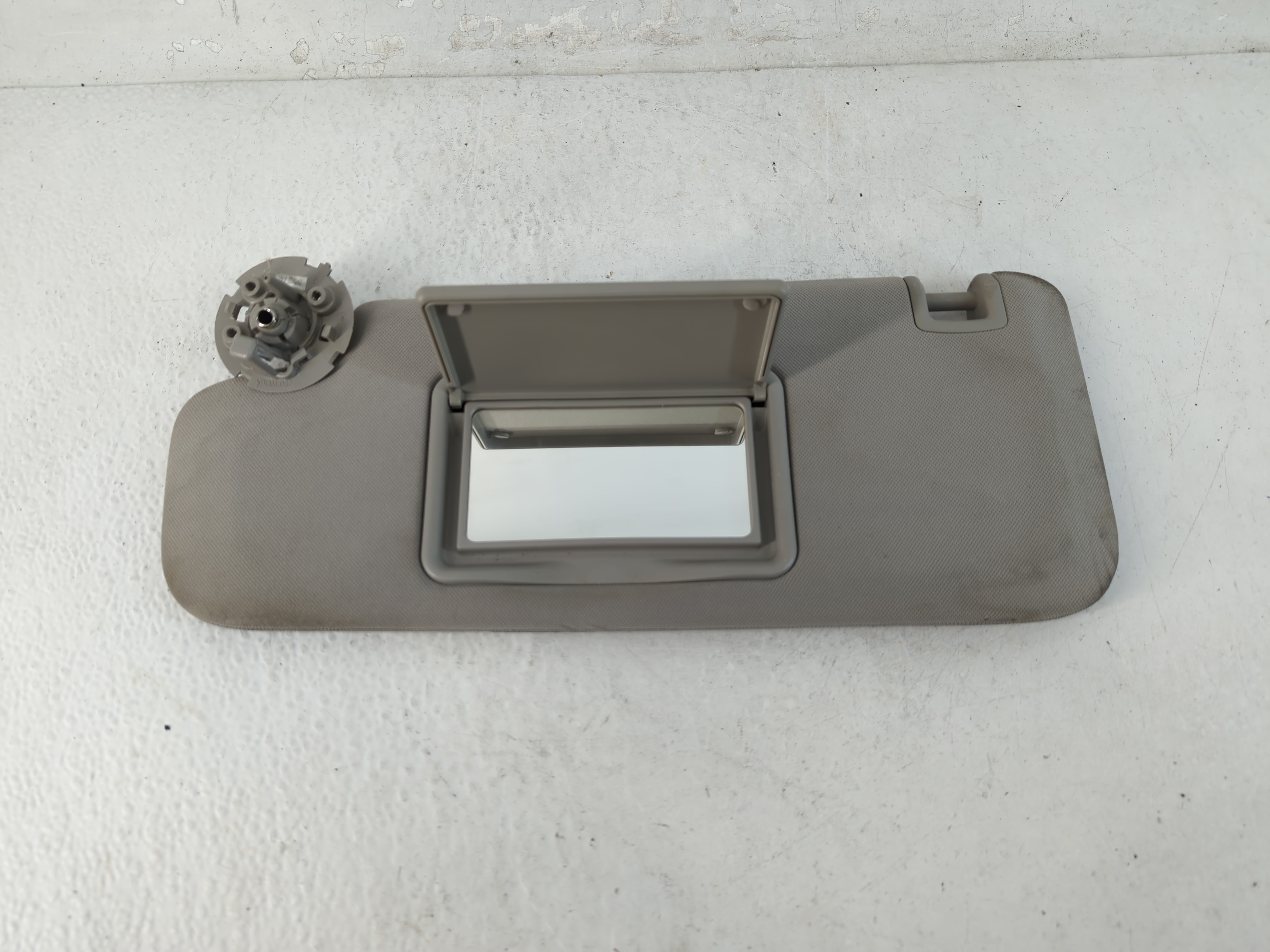 2004-2012 Chevrolet Malibu Driver Sun Visor Mirror Left Sunvisor Grey 891597 - Oemusedautoparts1.com