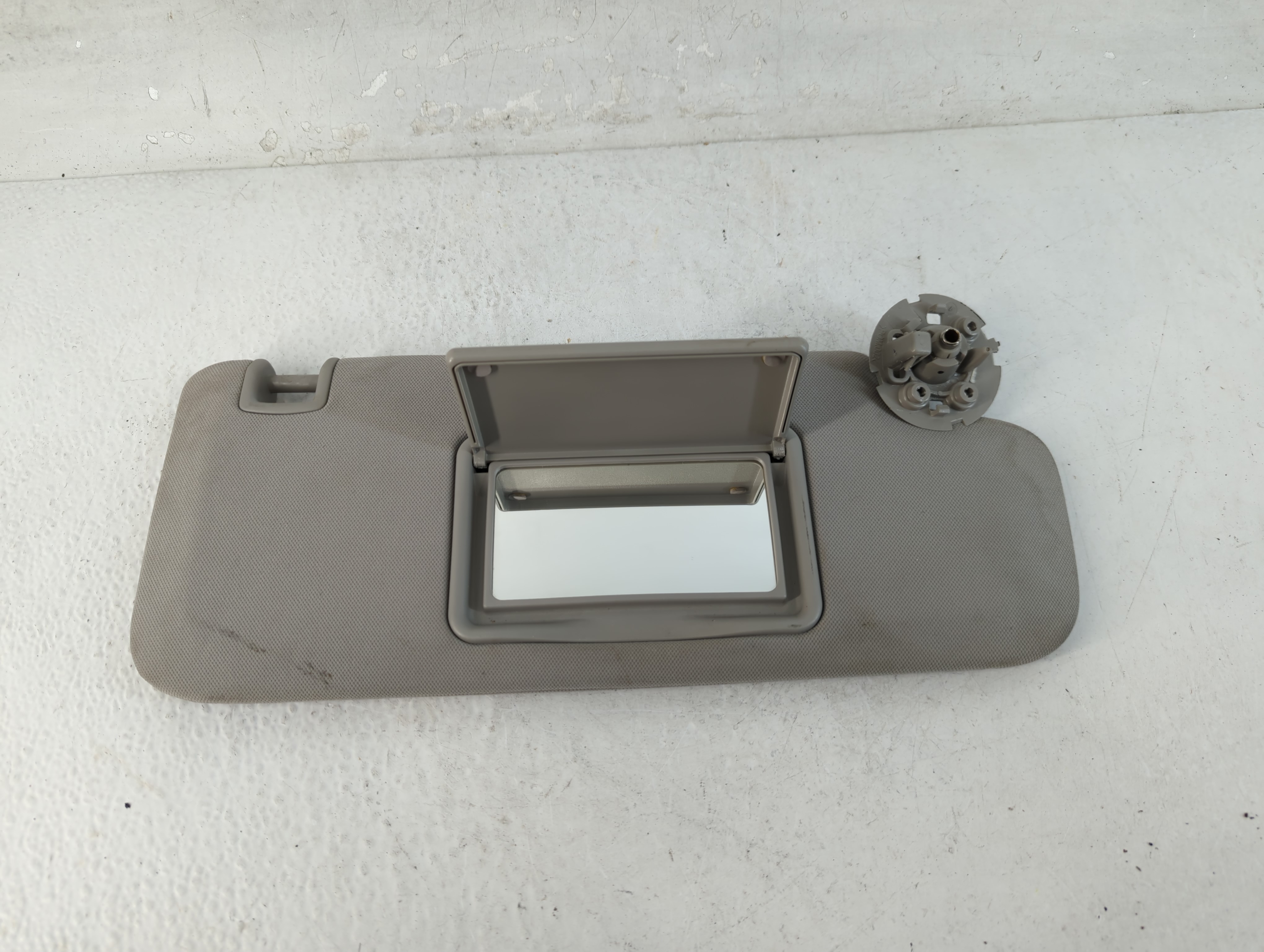 2004-2012 Chevrolet Malibu Passenger Sun Visor Mirror Right Sunvisor Grey 891598 - Oemusedautoparts1.com