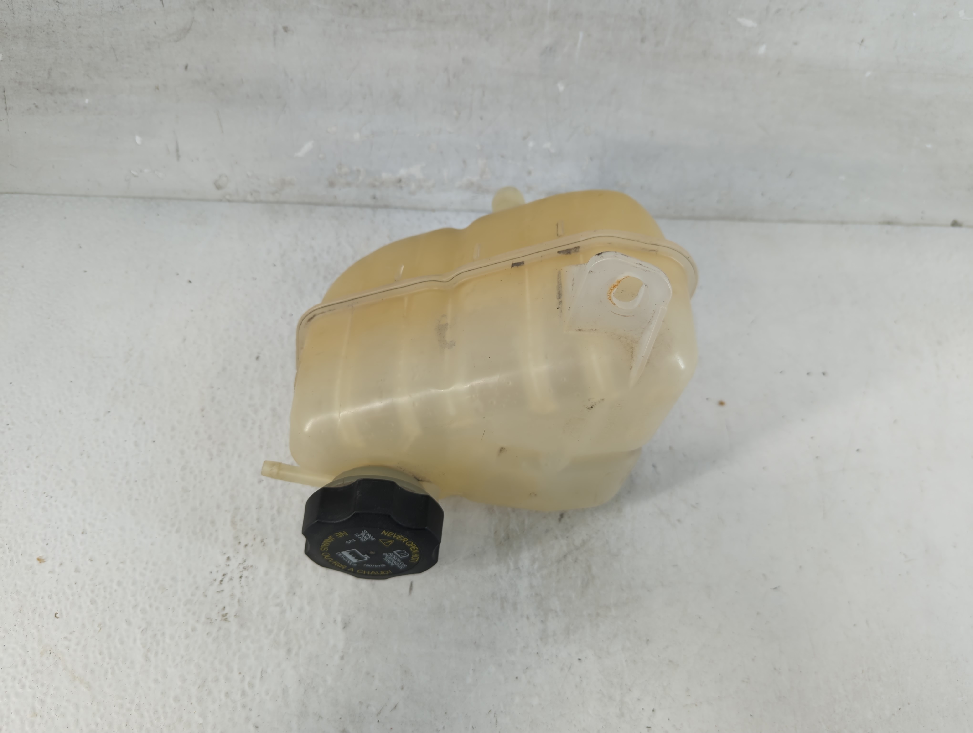 2007 Chevrolet Malibu Radiator Coolant Overflow Expansion Tank Bottle 891623 - Oemusedautoparts1.com
