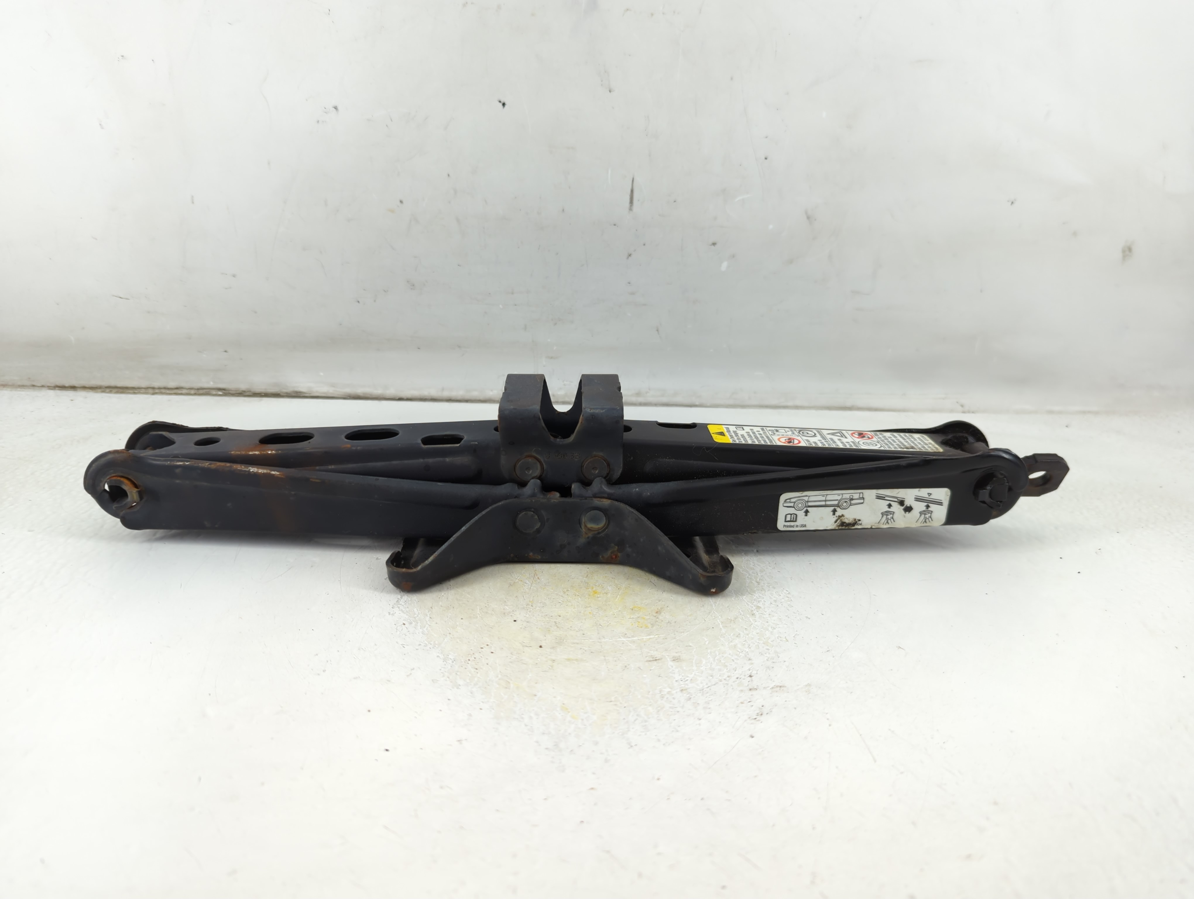 2011 Gmc Terrain Spare Scissor Car Jack 891702 - Oemusedautoparts1.com