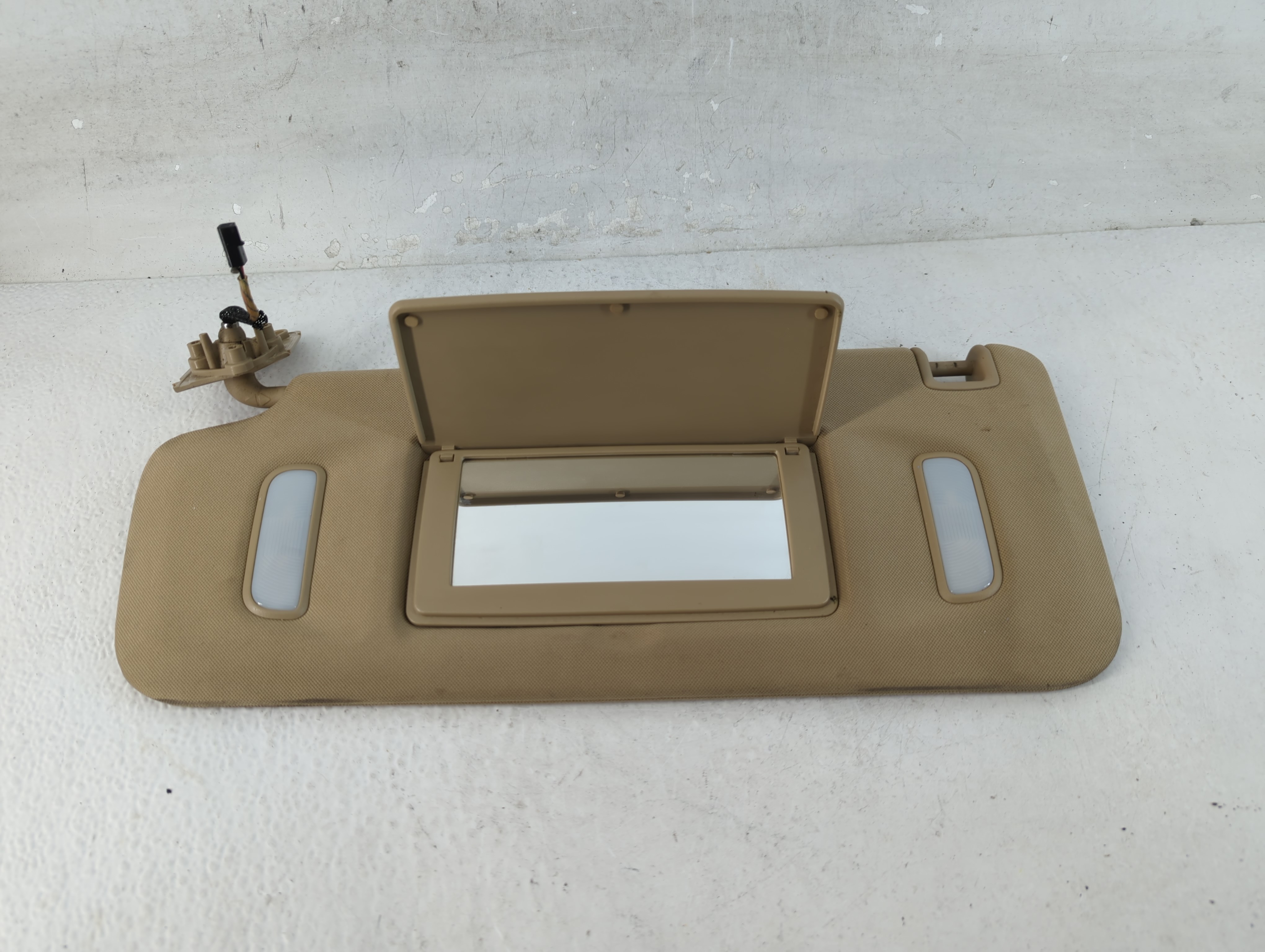 2007-2014 Cadillac Escalade Driver Sun Visor Mirror Left Sunvisor Beige 892094 - Oemusedautoparts1.com