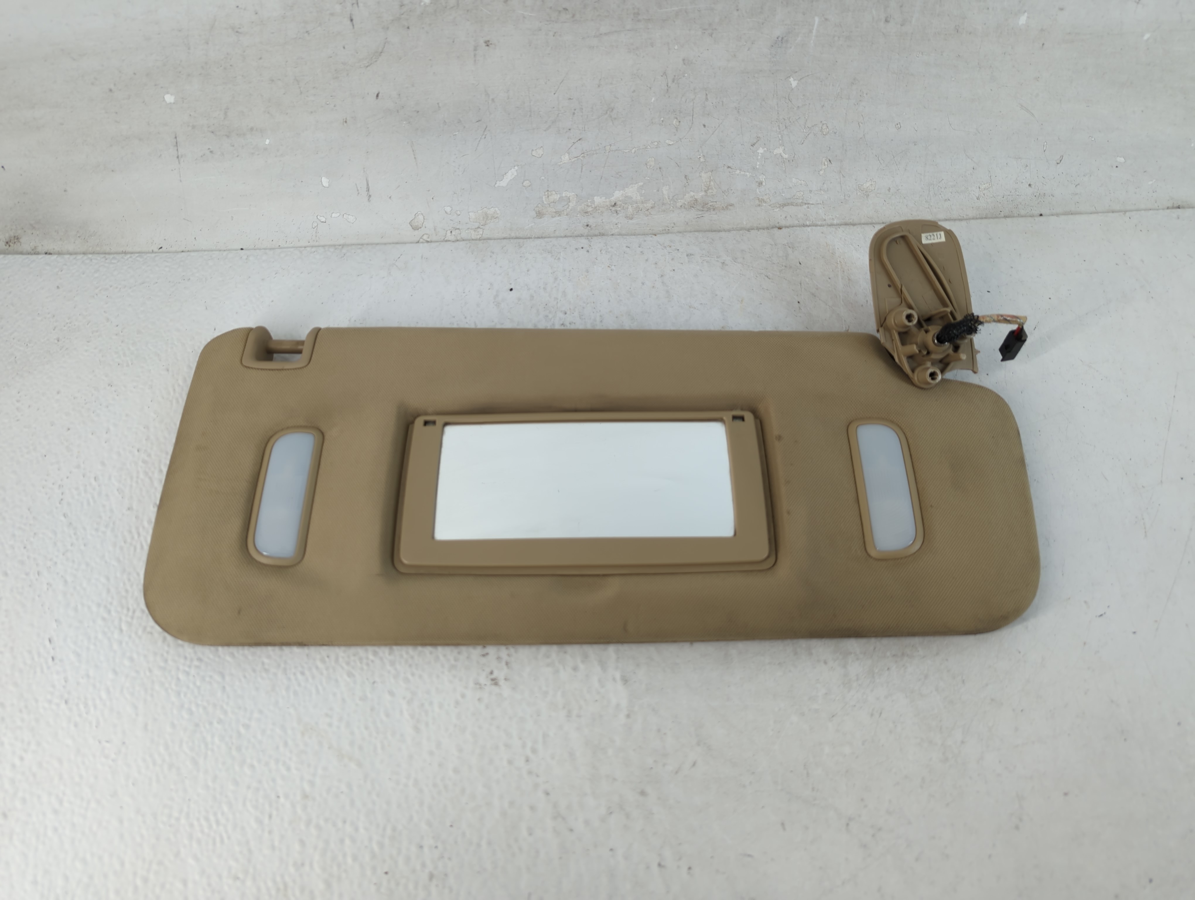 2007-2014 Cadillac Escalade Passenger Sun Visor Mirror Right Sunvisor 892095 - Oemusedautoparts1.com
