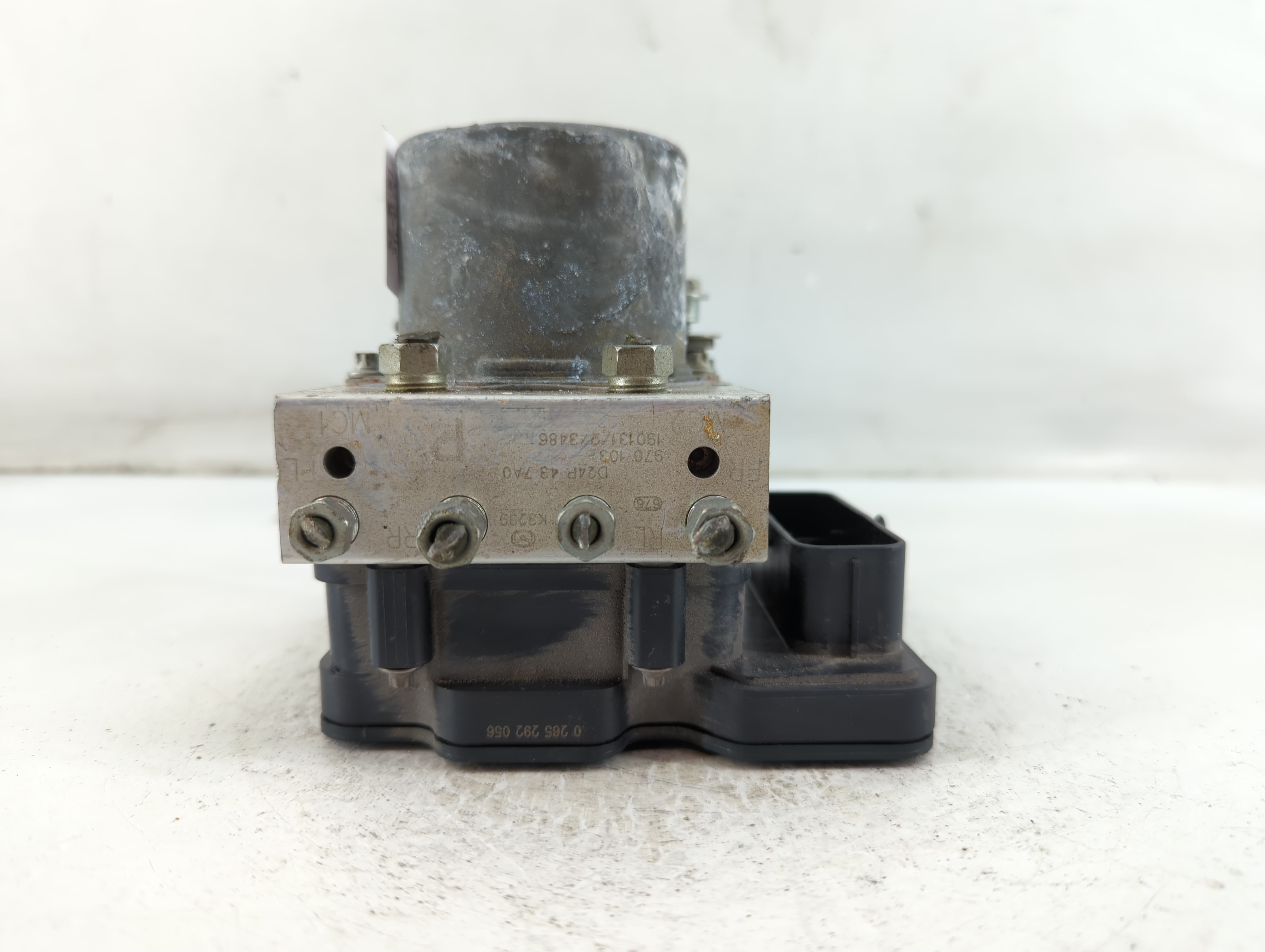 Picture of Mazda Cx-3 Abs Pump Control Module 892498