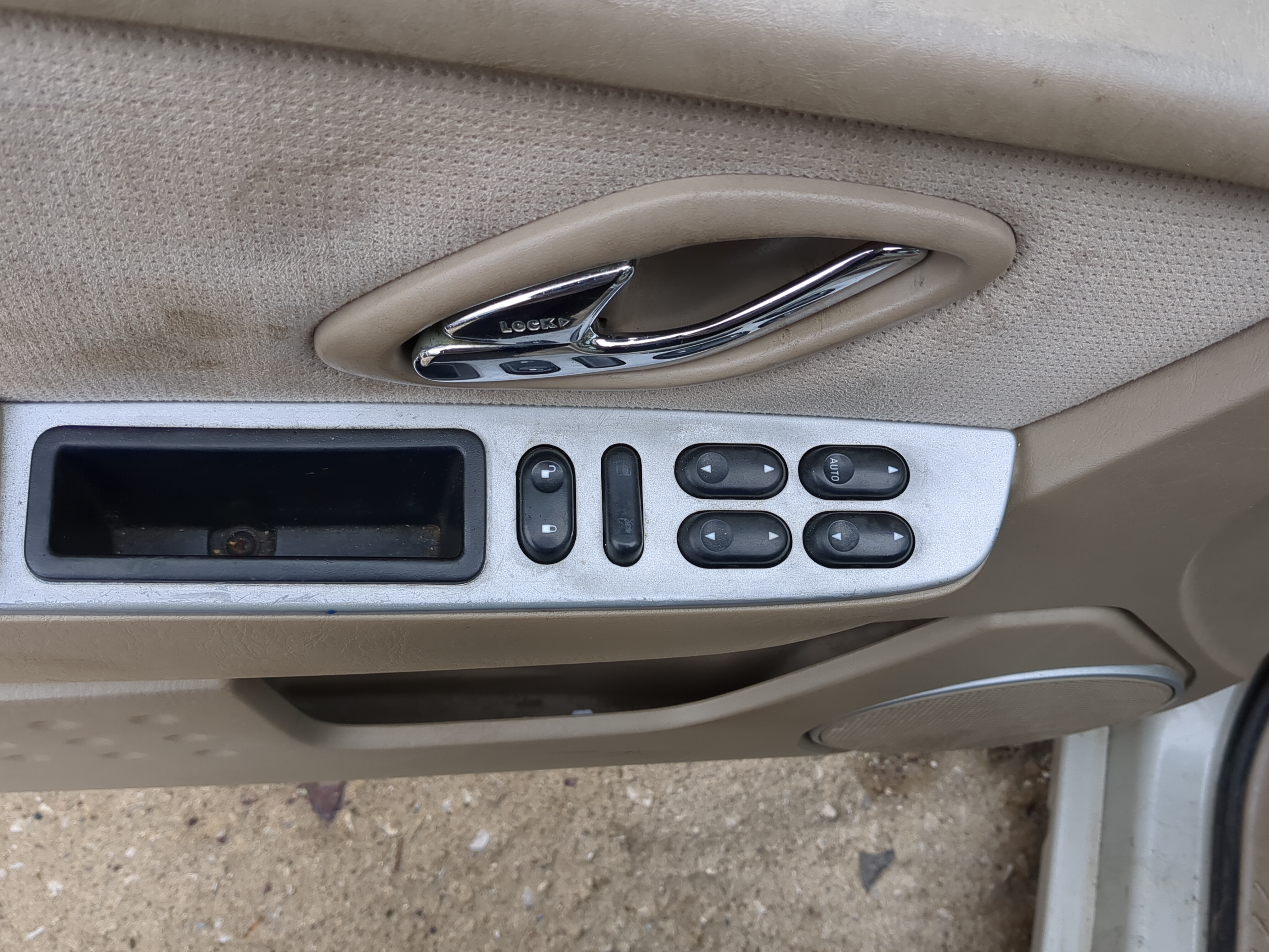 Picture of 2005-2007 Mercury Mariner Driver Left Door Master Power Window Switch 892641