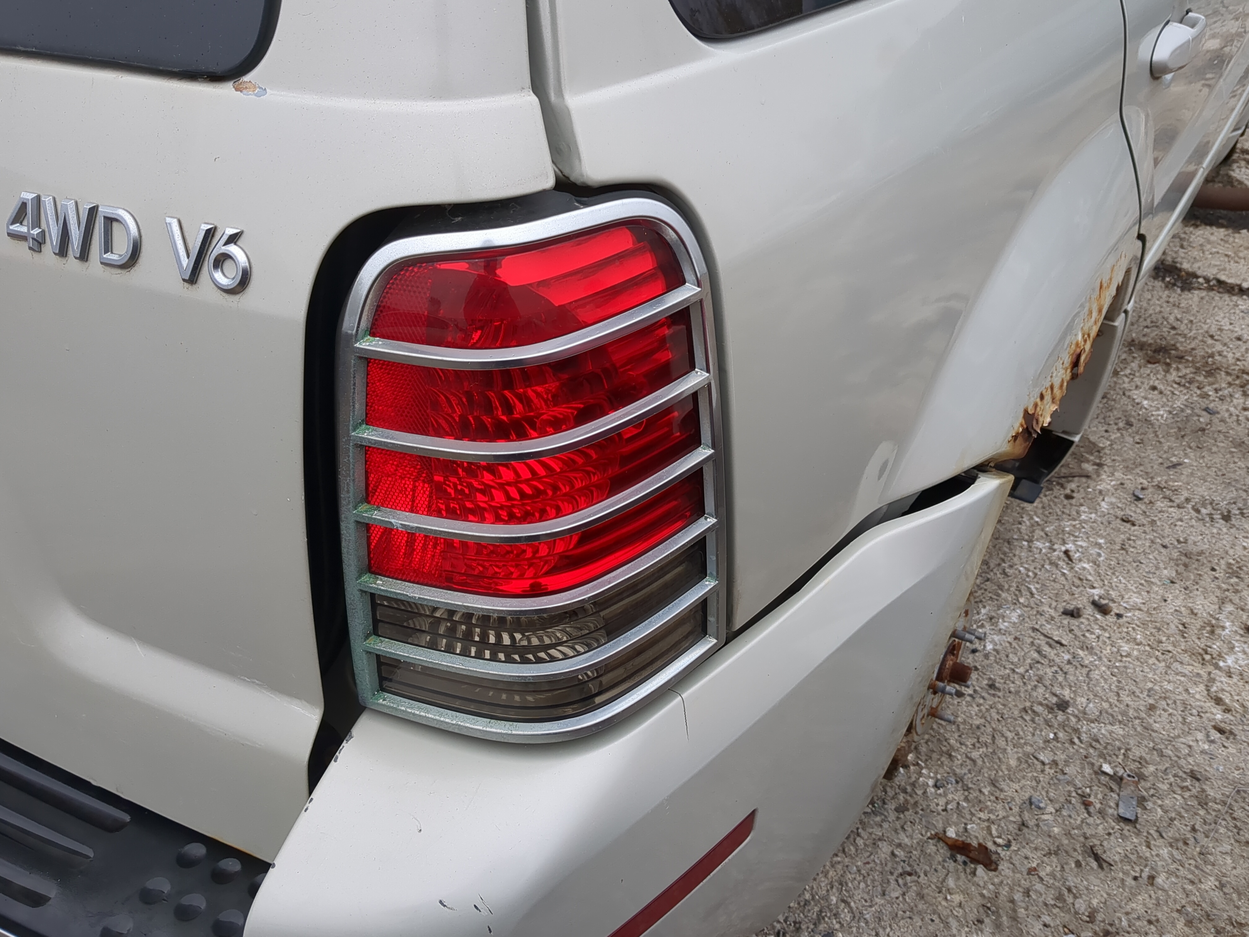 Picture of 2005-2007 Mercury Mariner Passenger Right Side Tail Light Taillight Oem 892694