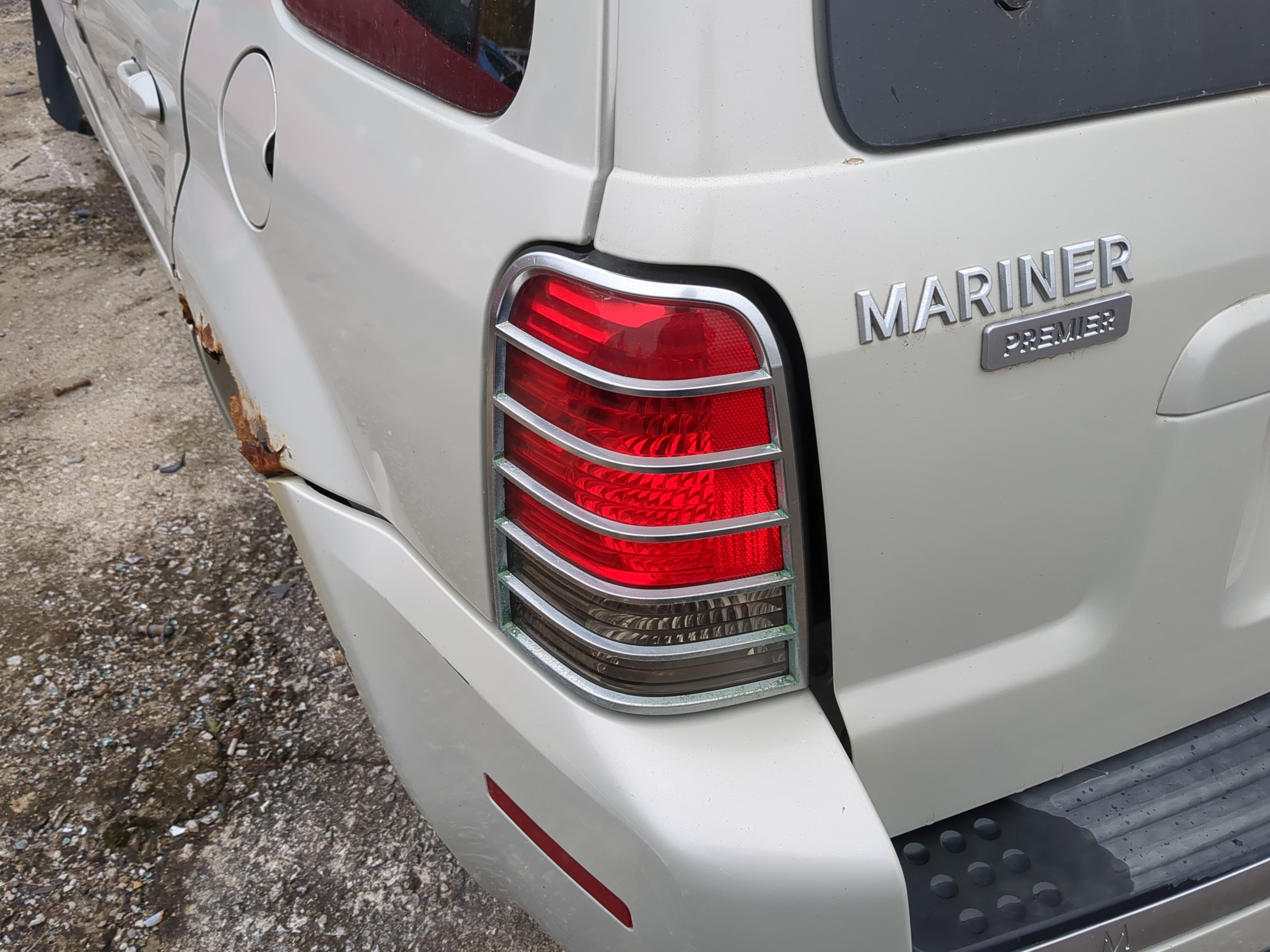 Picture of 2005-2007 Mercury Mariner Driver Left Side Tail Light Taillight Oem 892695