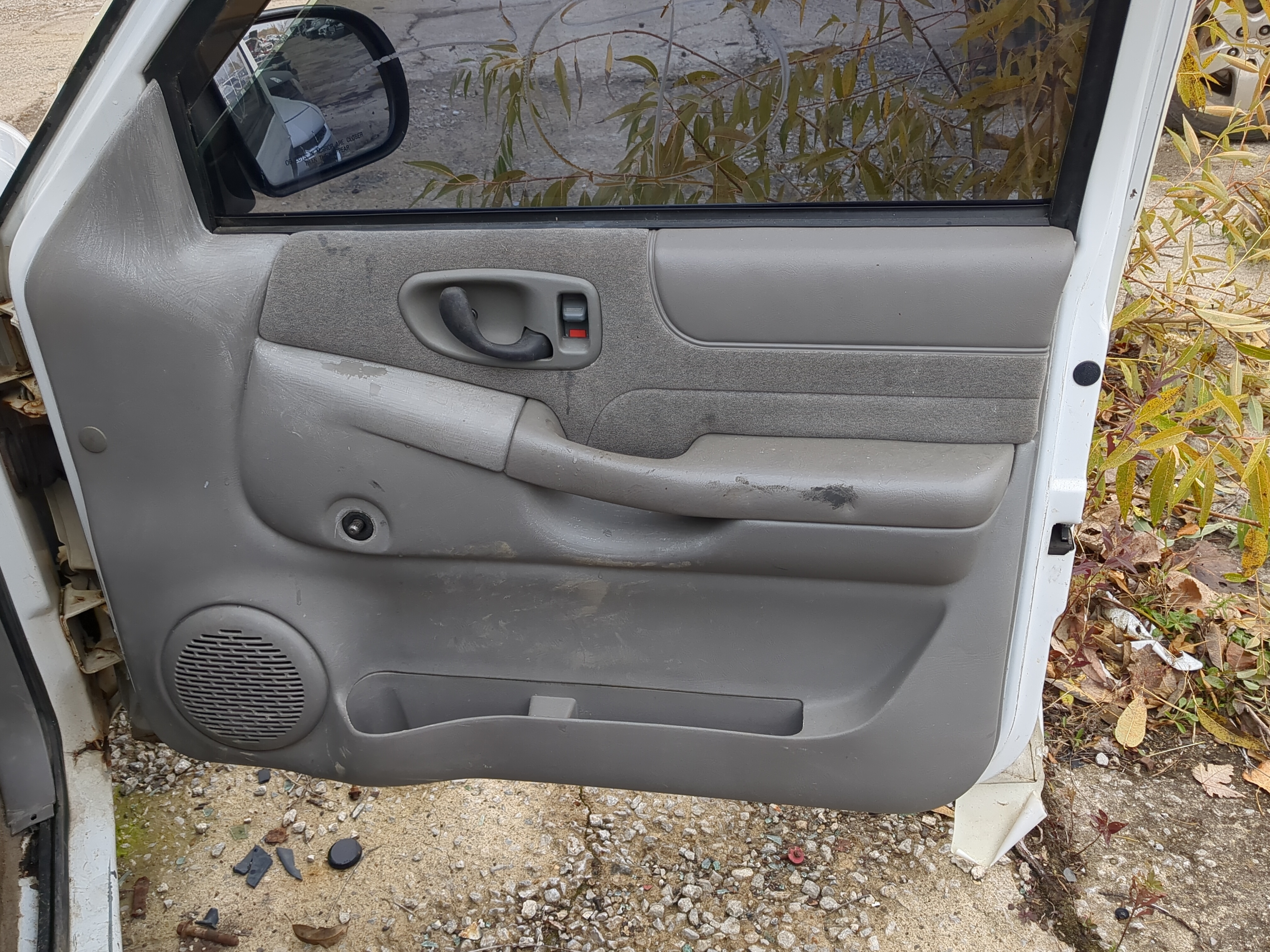 Passenger Front Door Panels 2000 CHEVROLET BLAZER S10/JIMMY S15 - Oemusedautoparts1.com