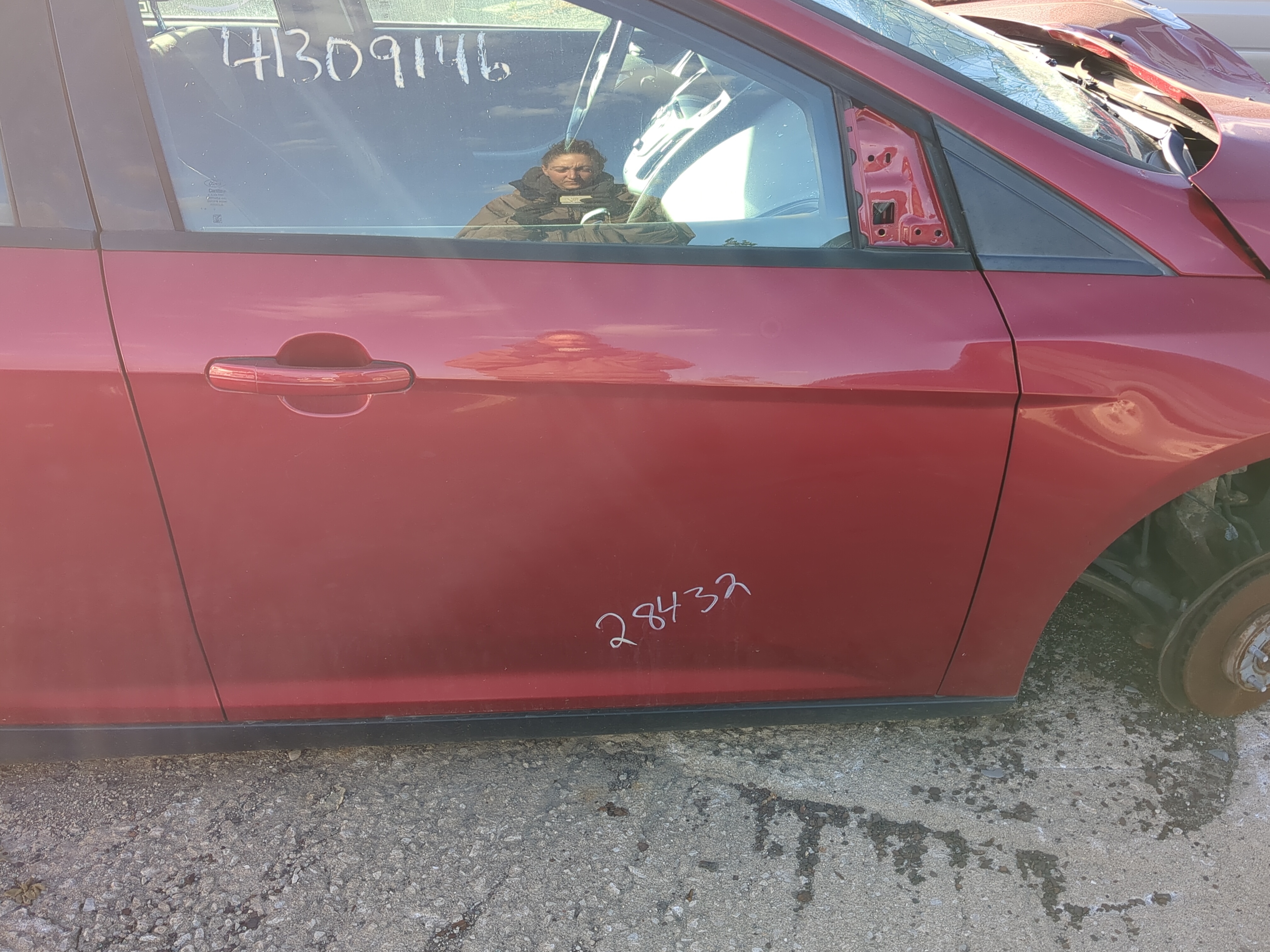 Picture of 2012-2014 Ford Focus Passenger Front Door Oem 894294