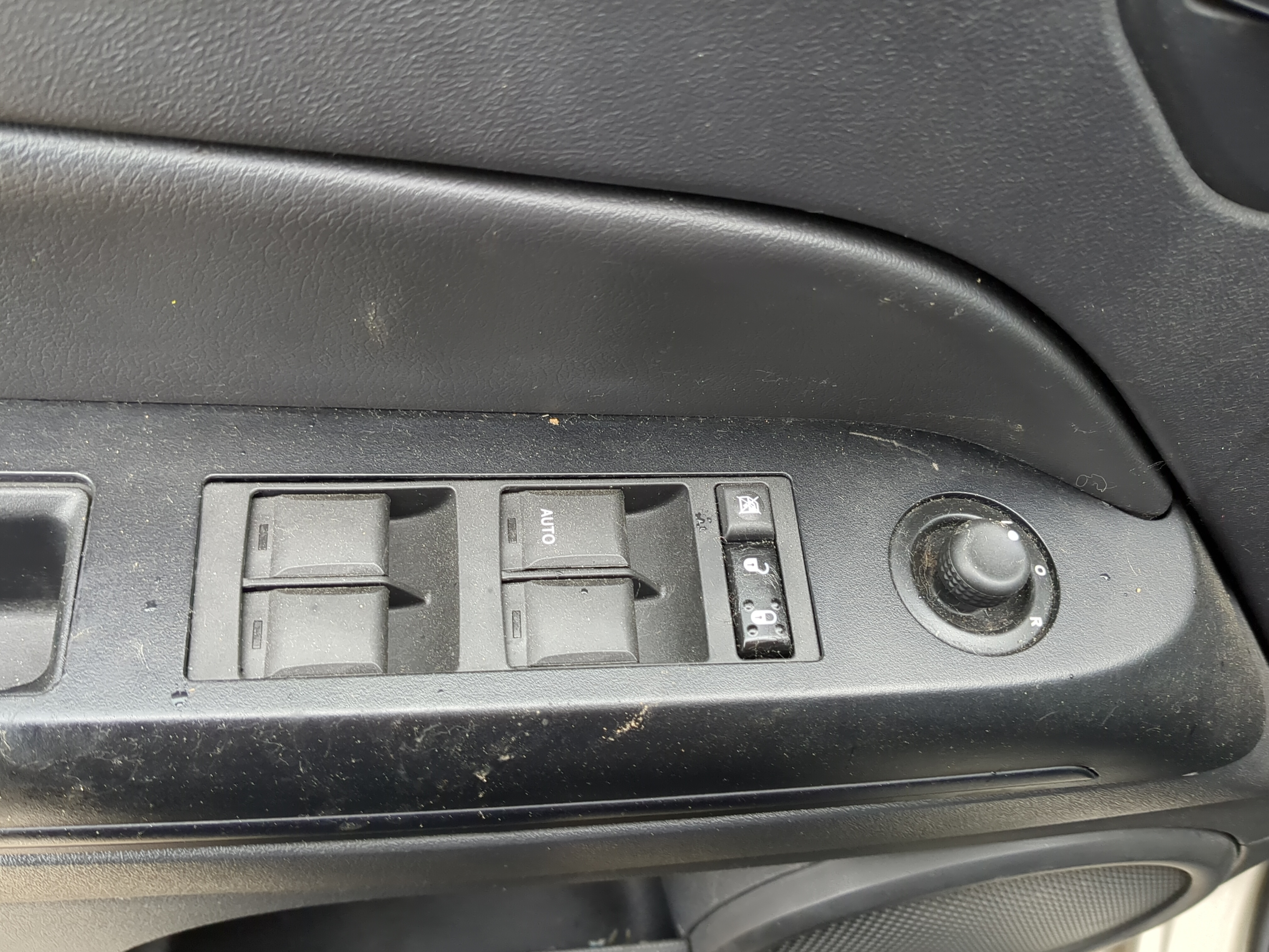 Picture of 2007-2010 Jeep Patriot Driver Left Door Master Power Window Switch 894442