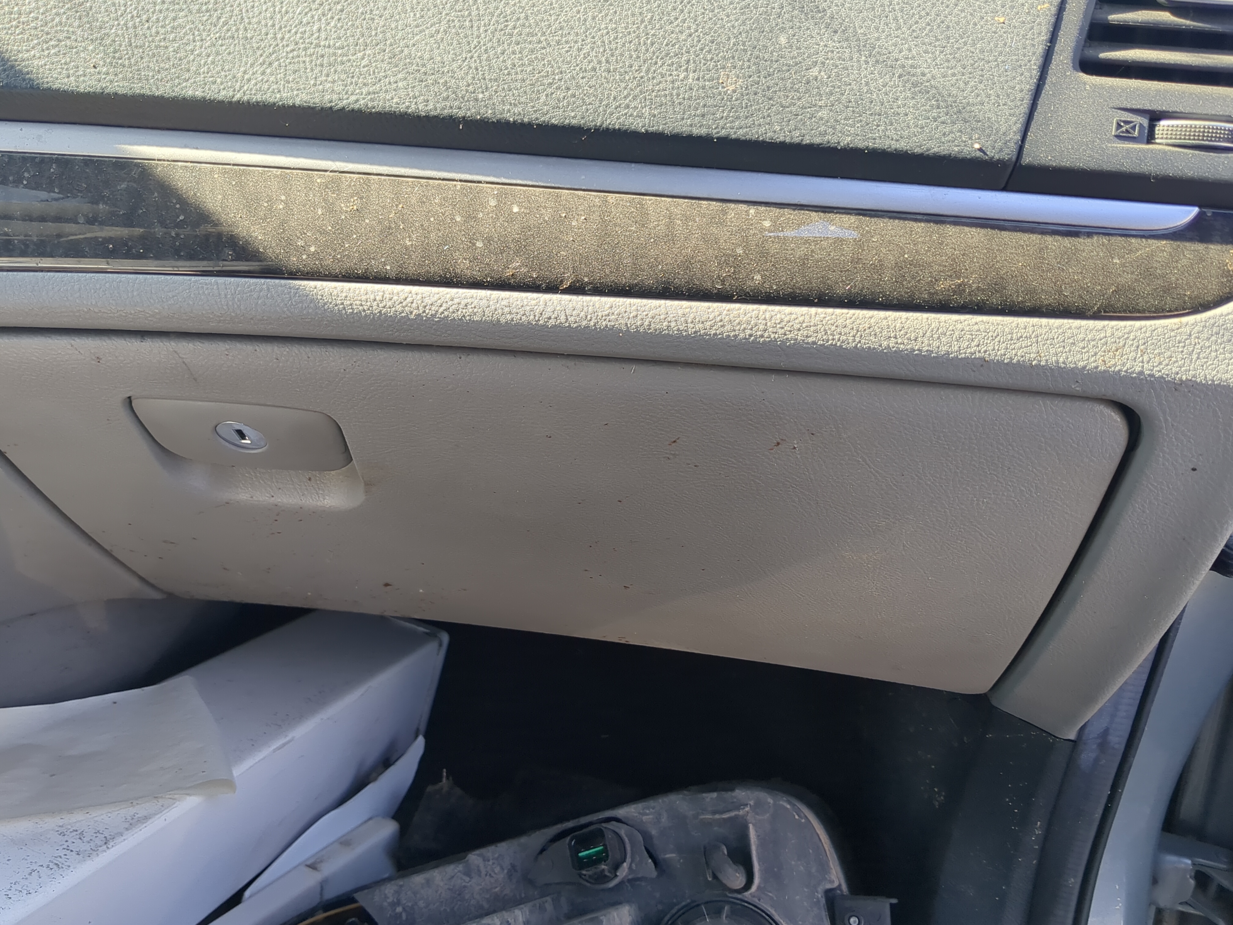 2009 Hyundai Santa Fe Passenger Glove Box Door Storage Compartment 894841 - Oemusedautoparts1.com