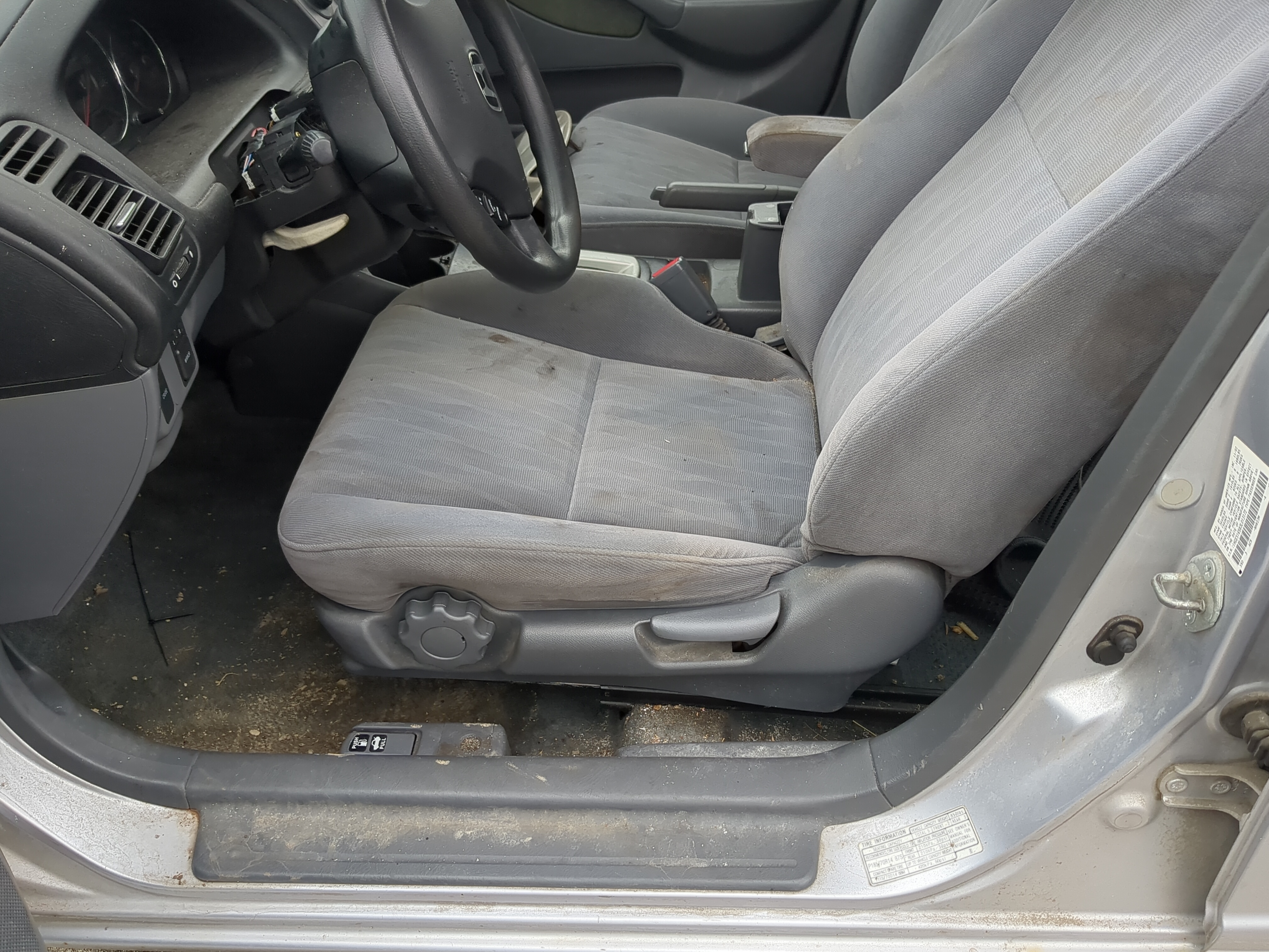 Picture of 2003-2005 Honda Civic Driver Front Seat Oem 895119