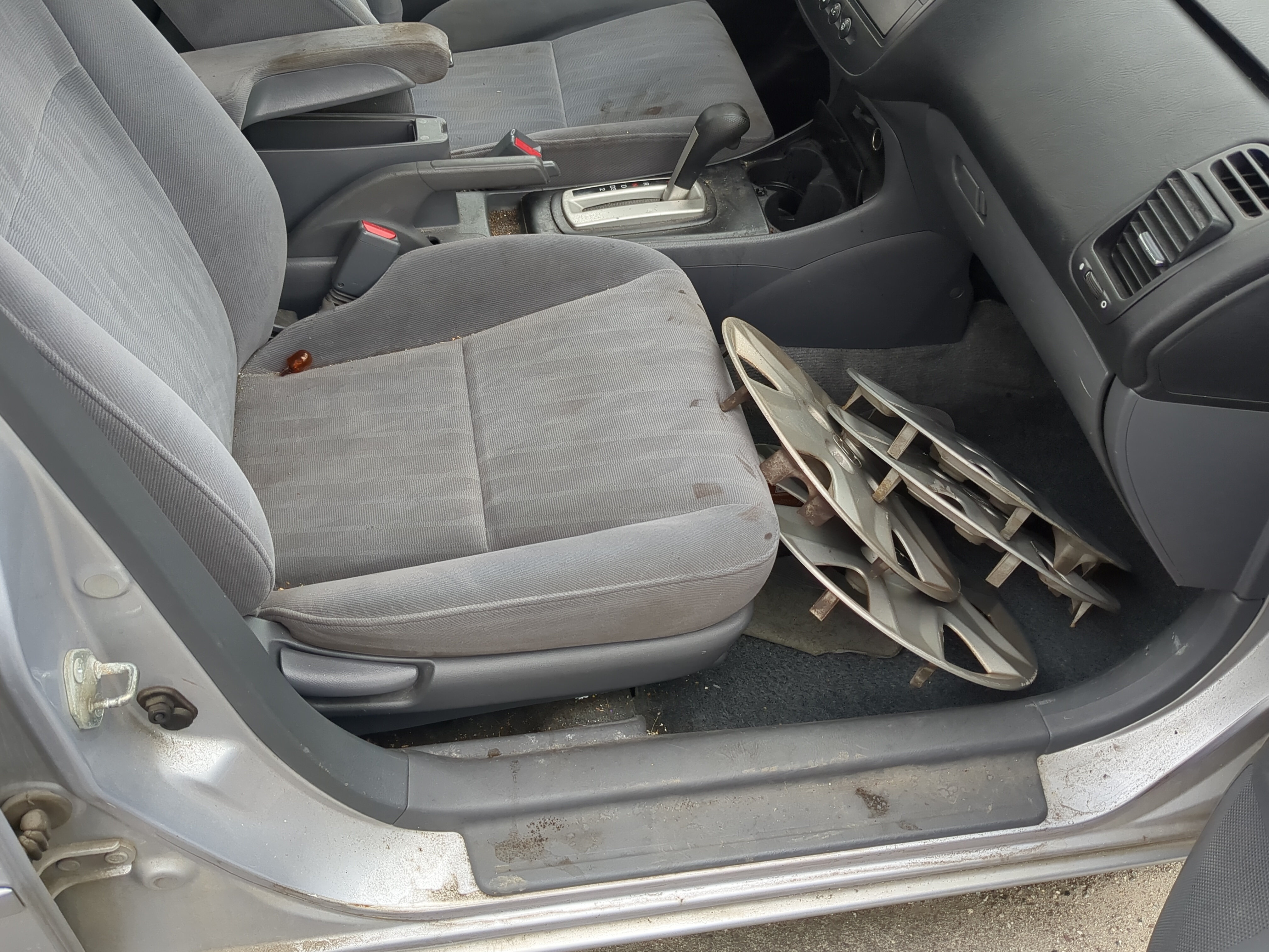 Picture of 2003-2005 Honda Civic Passenger Front Seat Oem 895120