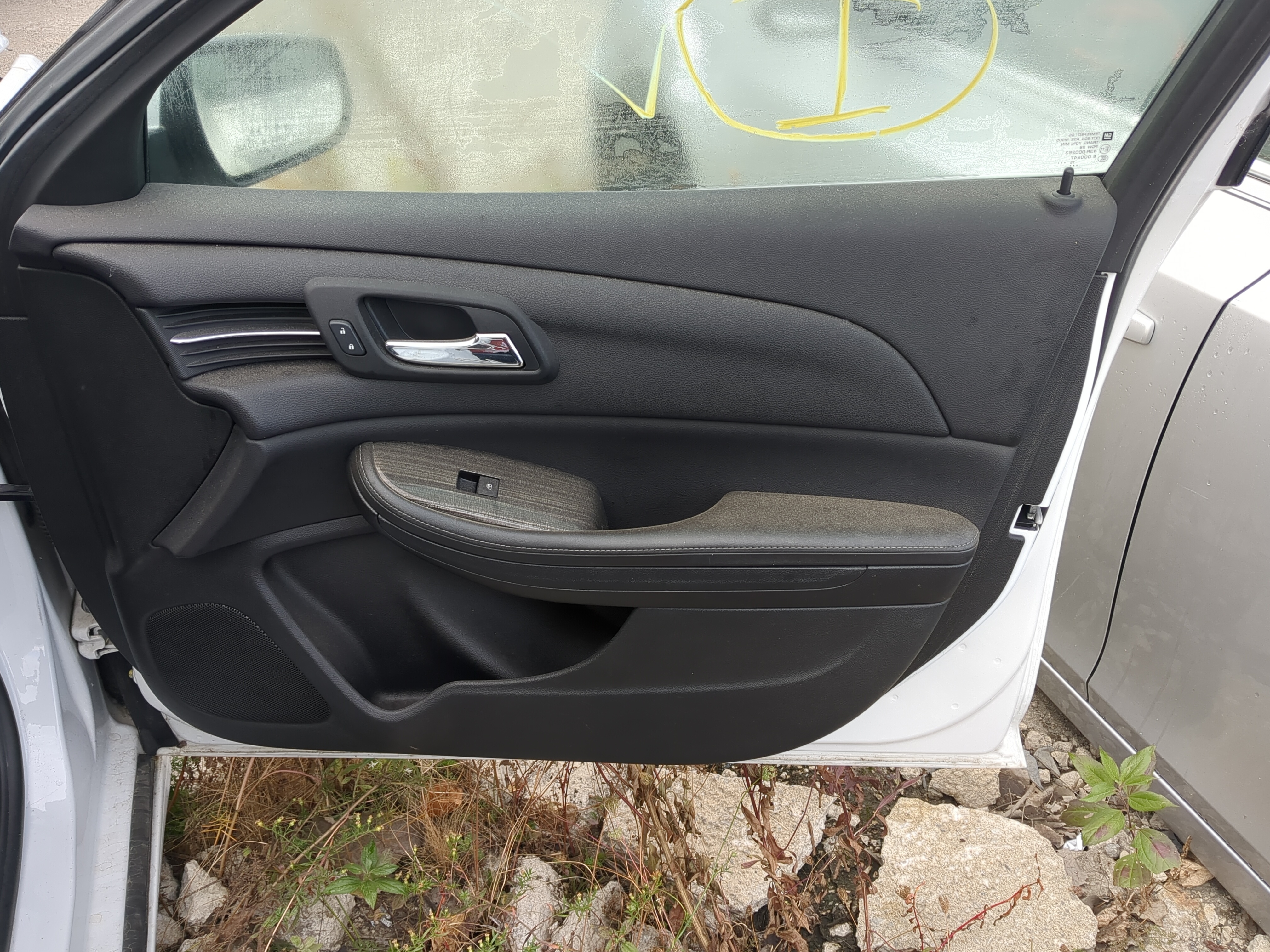 2016 Chevrolet Malibu Front Right Passenger Interior Door Panel Trim 895451 - Oemusedautoparts1.com