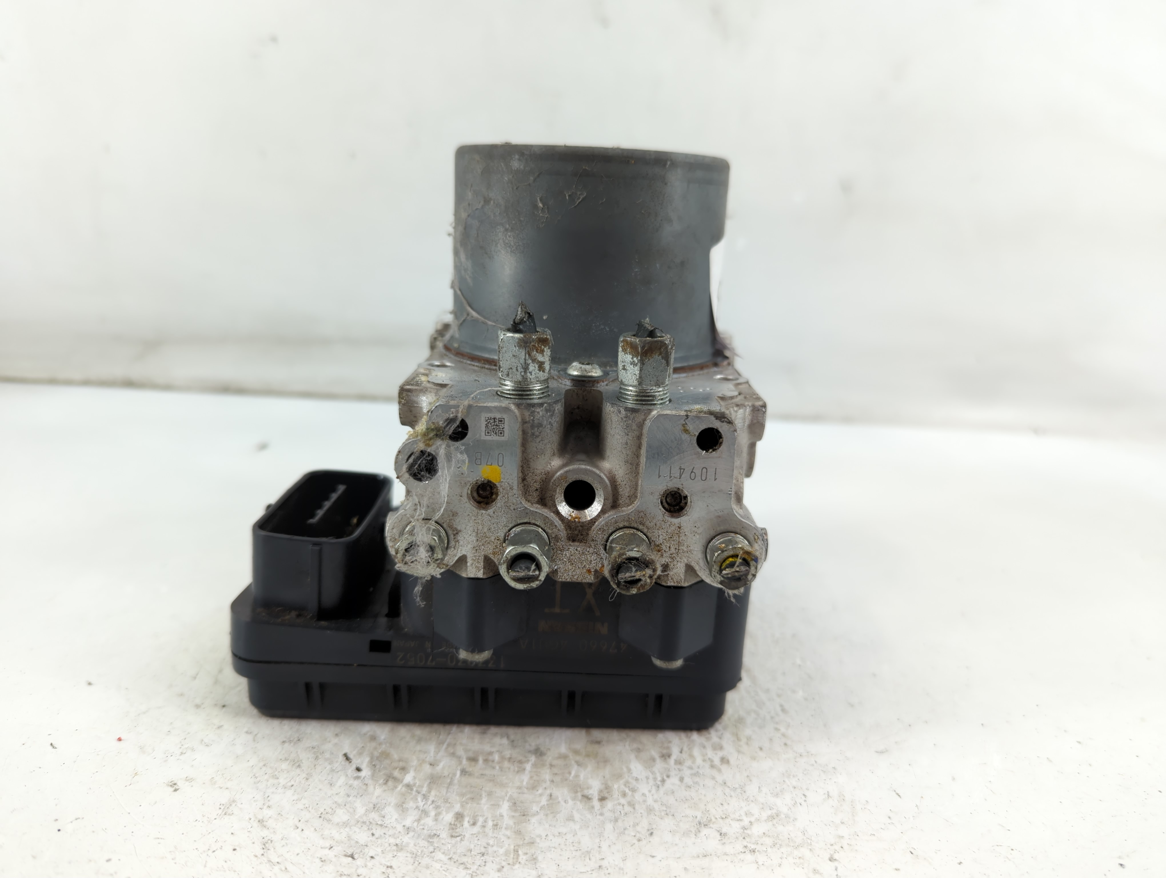 2018-2019 Infiniti Q50 Abs Pump Control Module 895869 - Oemusedautoparts1.com