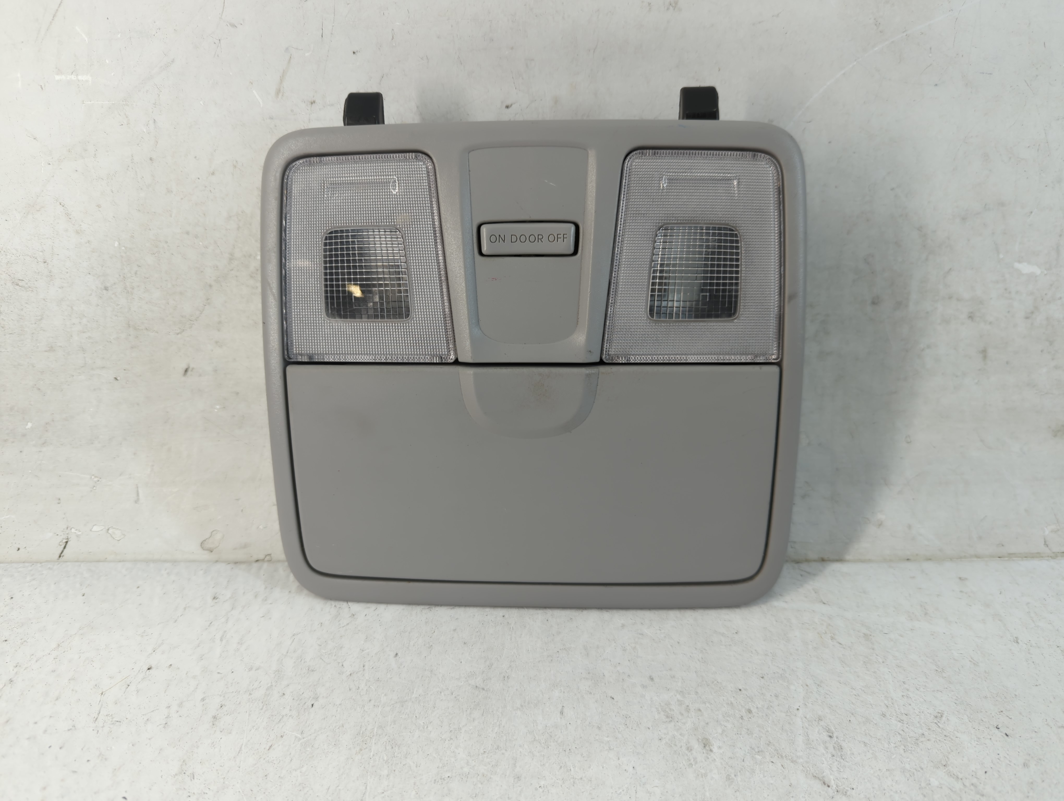 2012 Hyundai Veloster Overhead Roof Console 897089 - Oemusedautoparts1.com