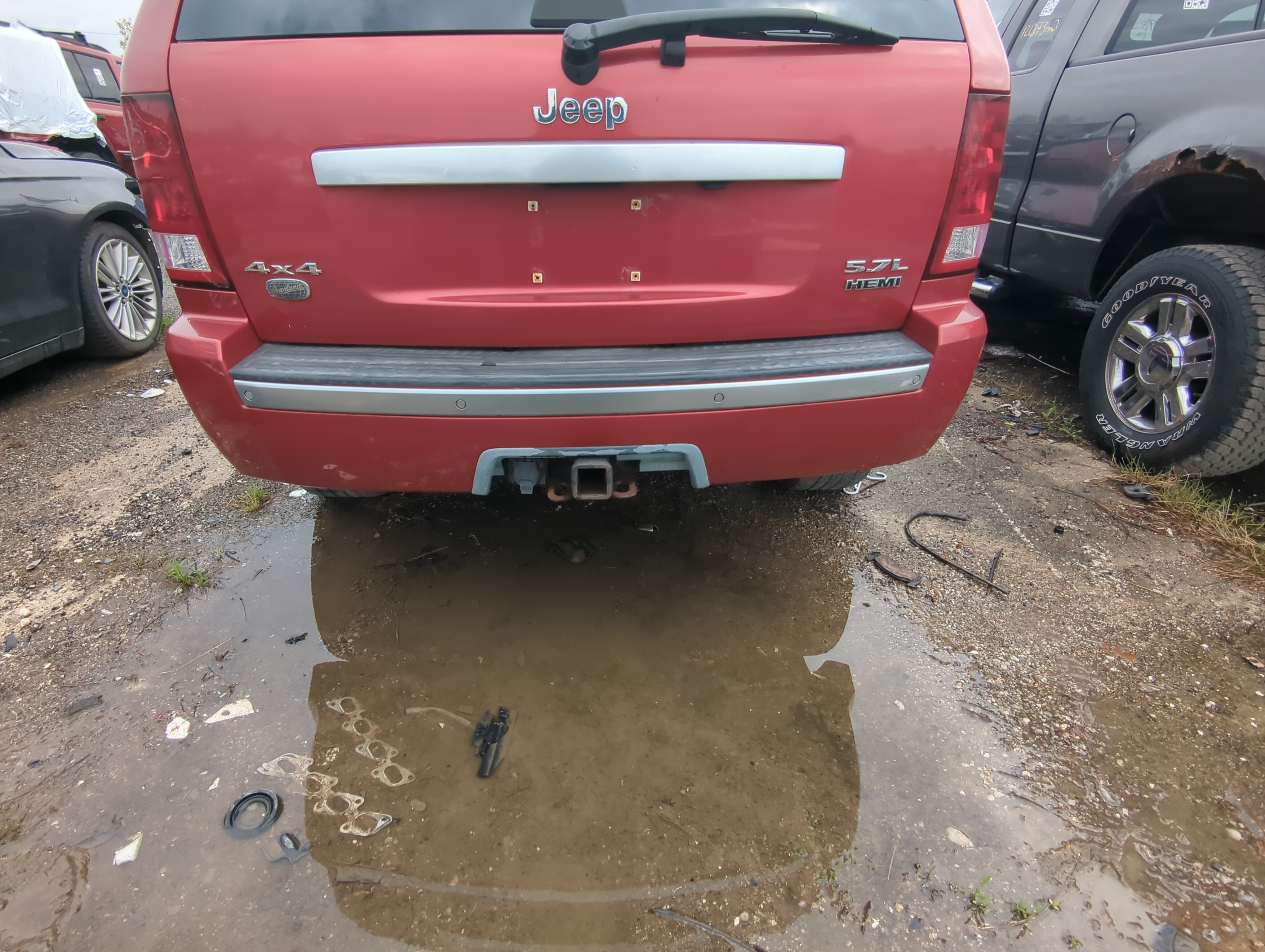 2006 Jeep Grand Cherokee Rear Bumper Assembly Oem 897271 - Oemusedautoparts1.com