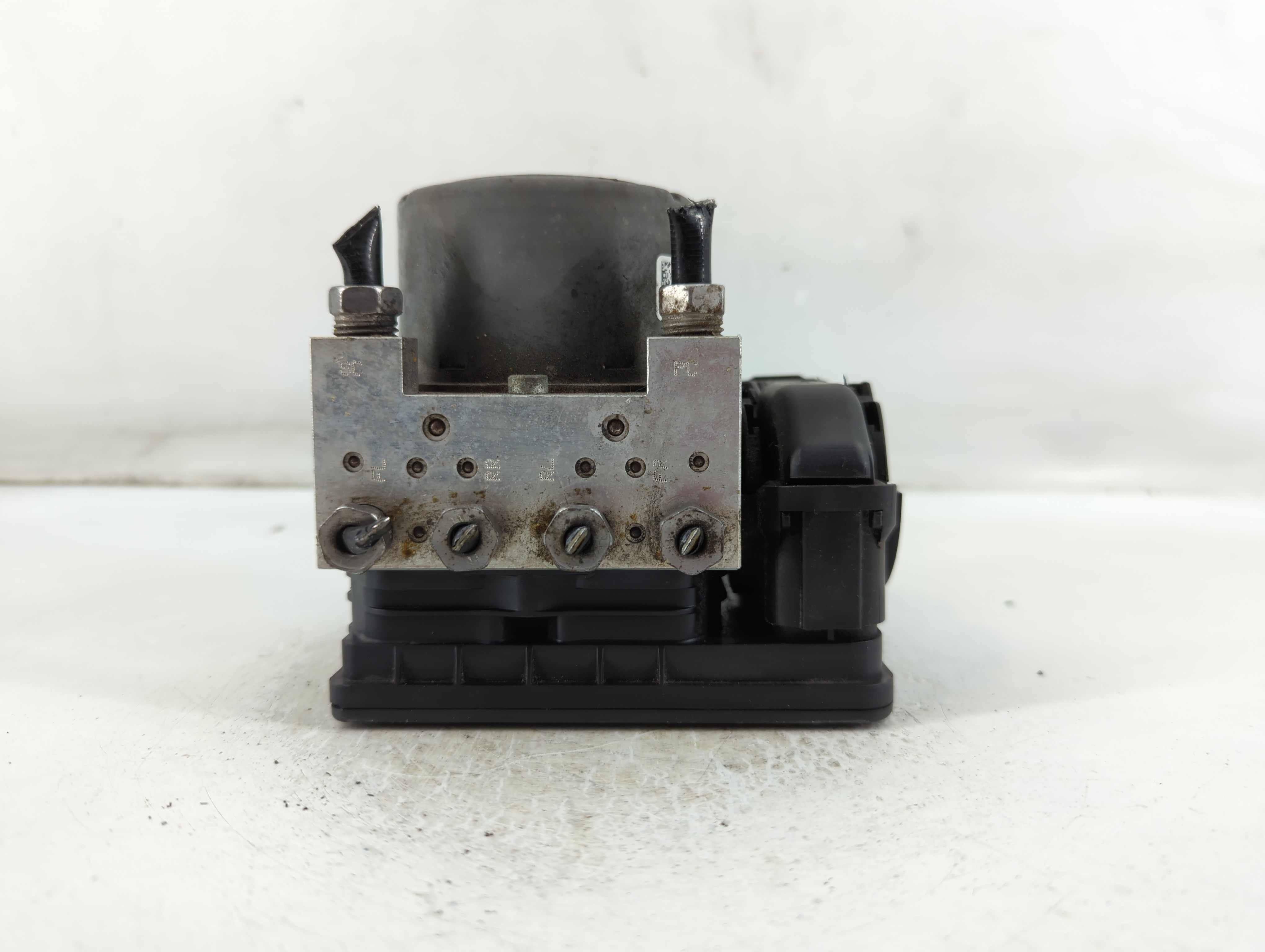 2014-2016 Cadillac Ats Abs Pump Control Module 897303 - Oemusedautoparts1.com
