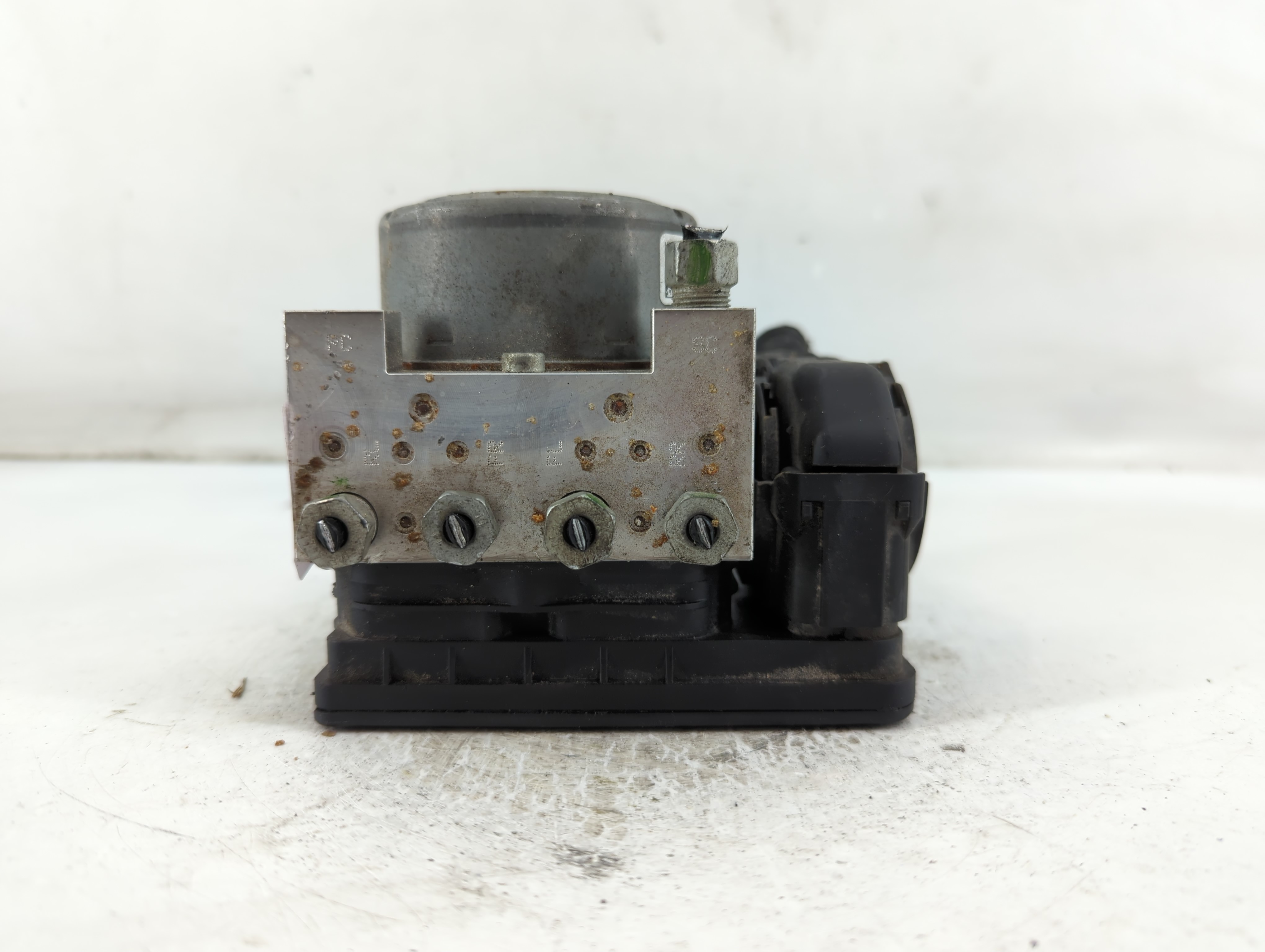2013-2014 Cadillac Xts Abs Pump Control Module 897978 - Oemusedautoparts1.com