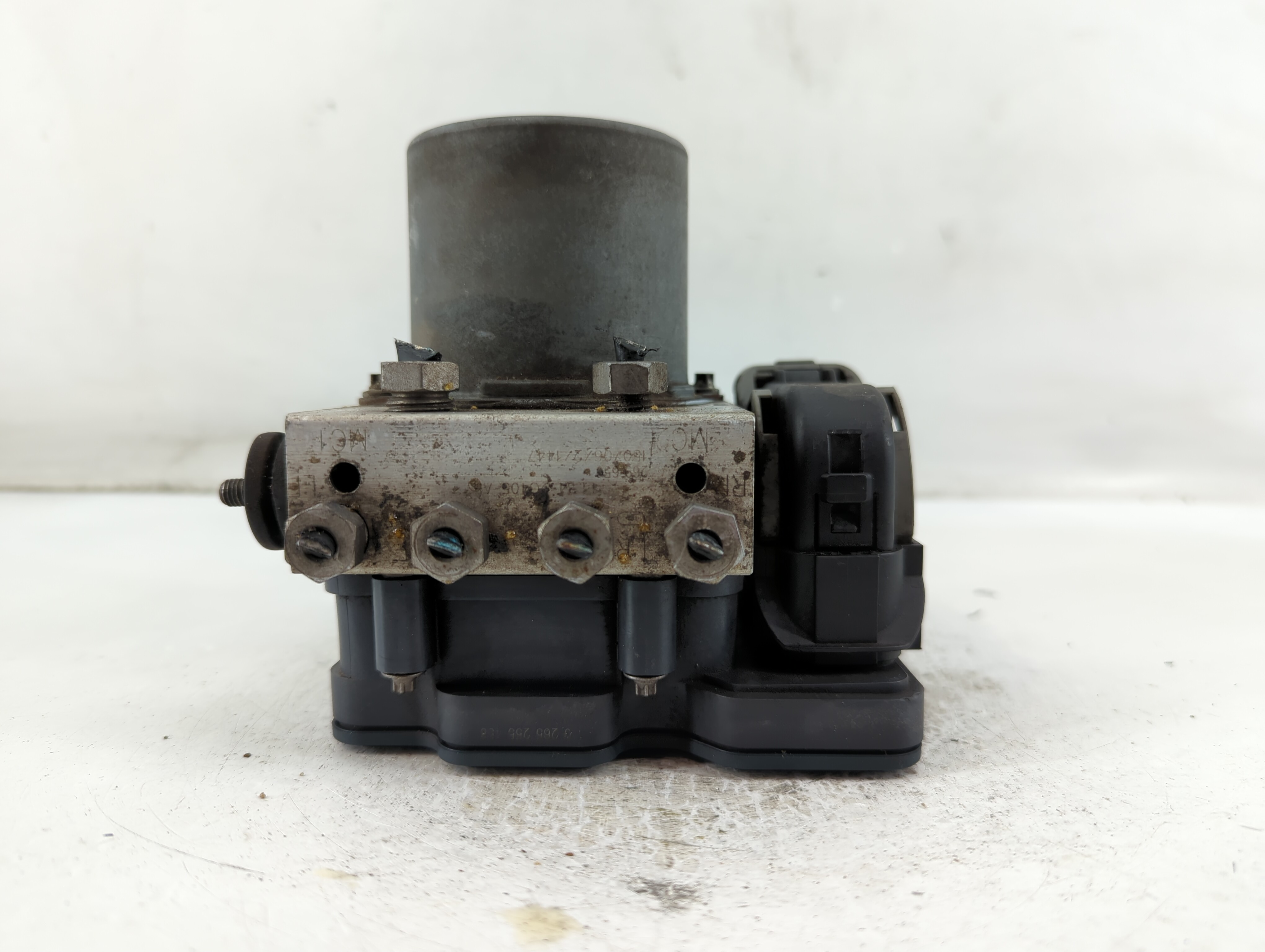 2015-2016 Ford F-150 Abs Pump Control Module 897998 - Oemusedautoparts1.com