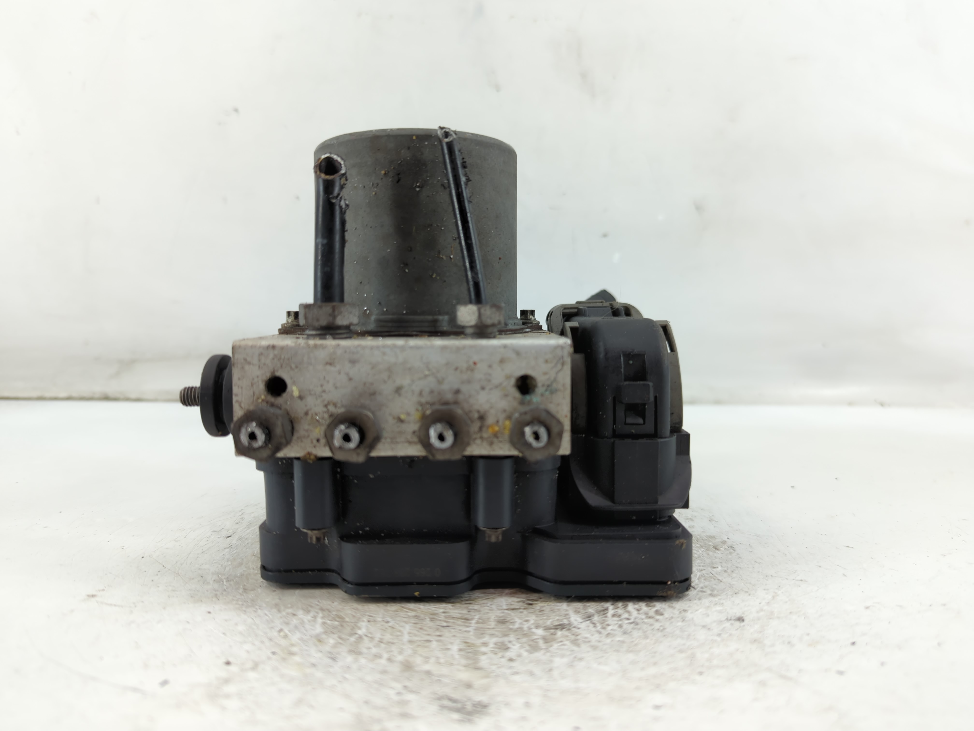 2017-2018 Ford F-150 Abs Pump Control Module 898016 - Oemusedautoparts1.com