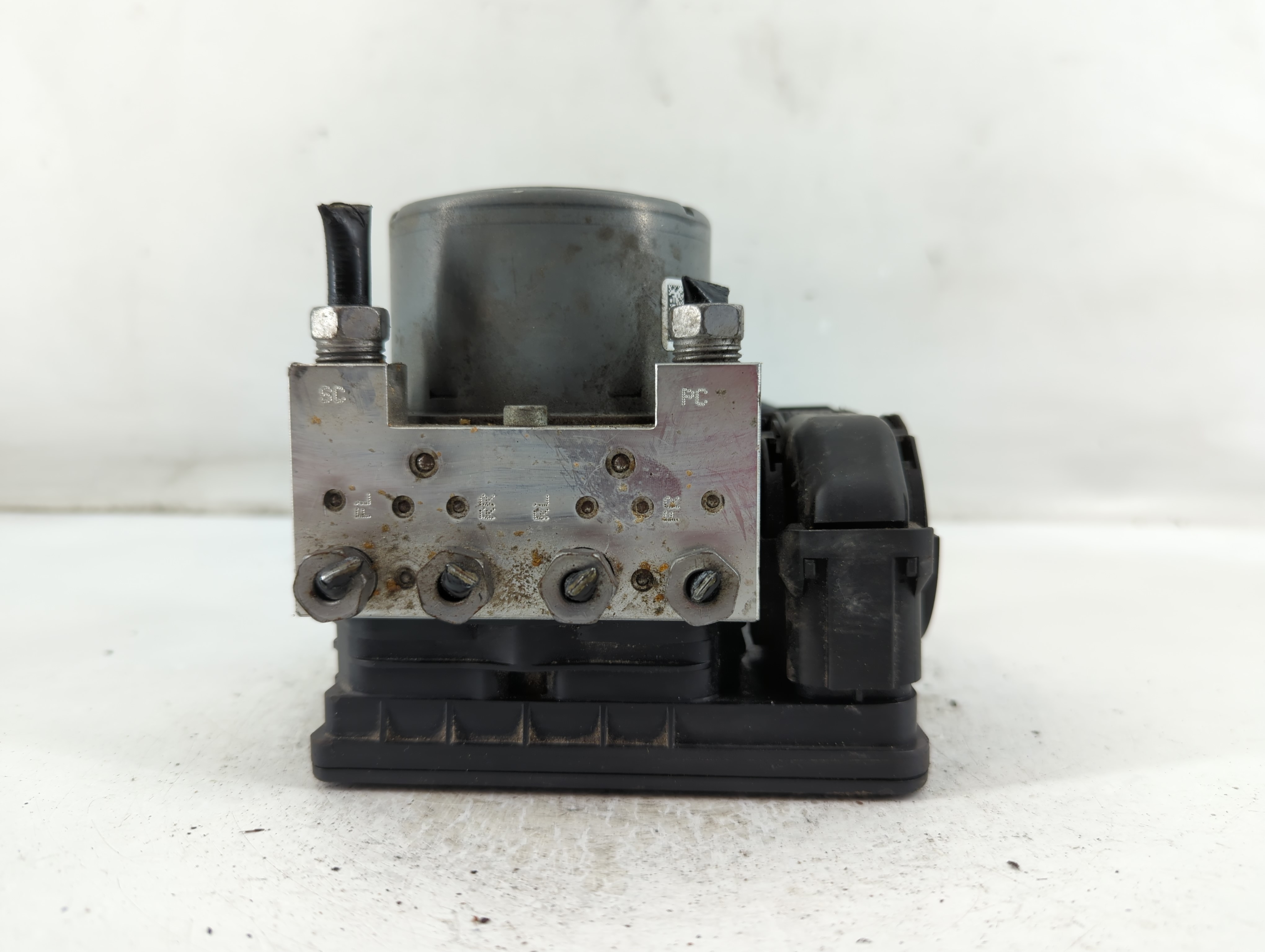 2014-2016 Cadillac Cts Abs Pump Control Module 898069 - Oemusedautoparts1.com