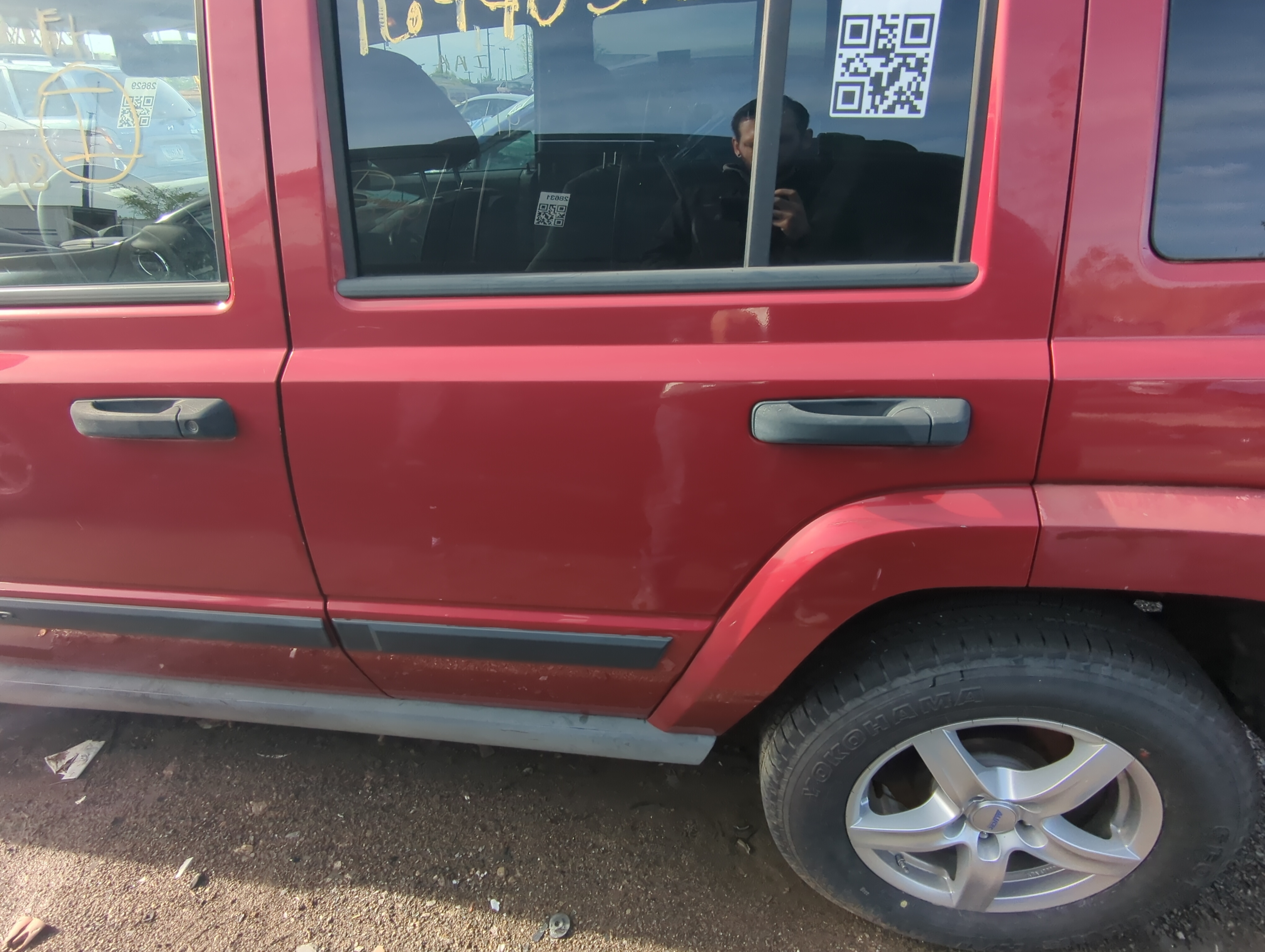 Picture of 2006-2010 Jeep Commander Driver Rear Door Oem 898511