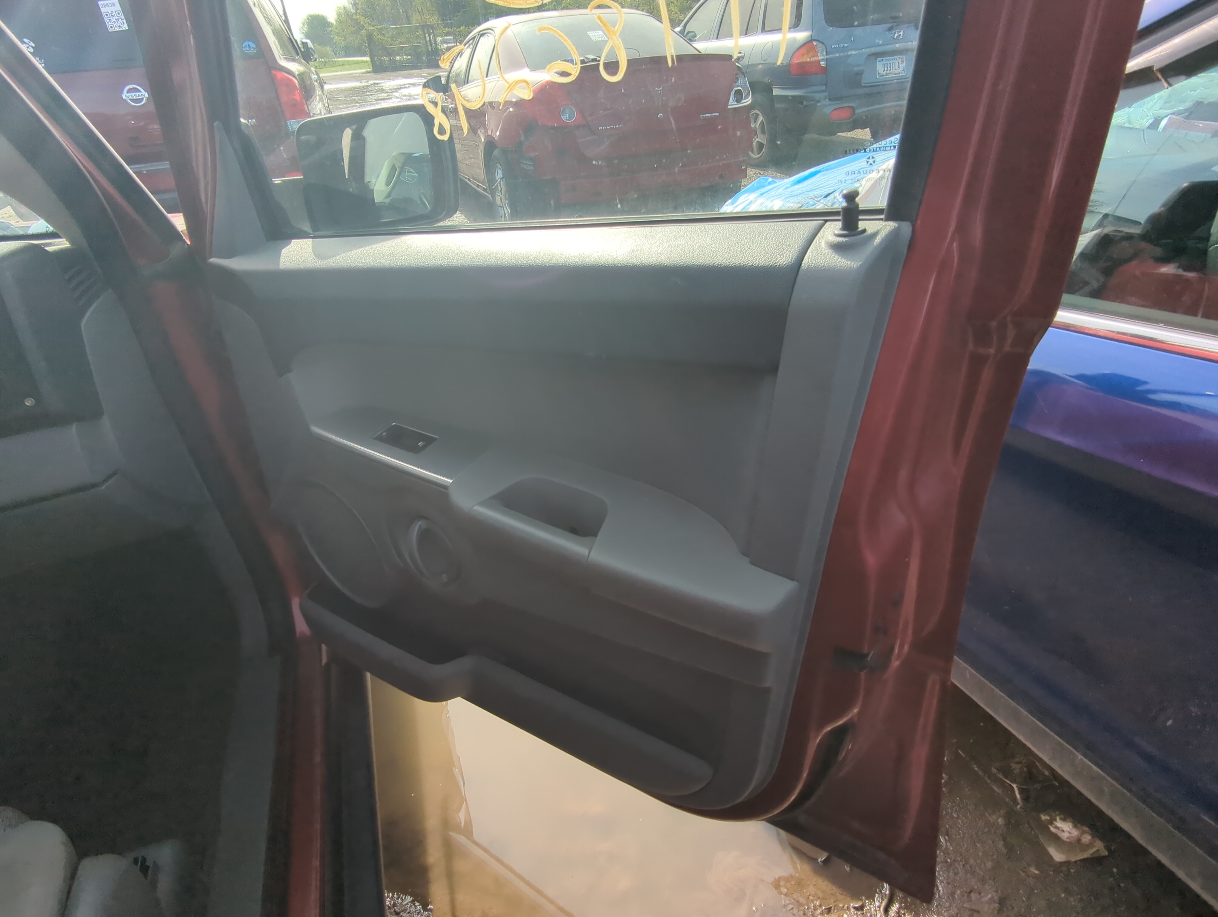 Picture of 2006 Jeep Commander Front Right Passenger Interior Door Panel Trim 898525