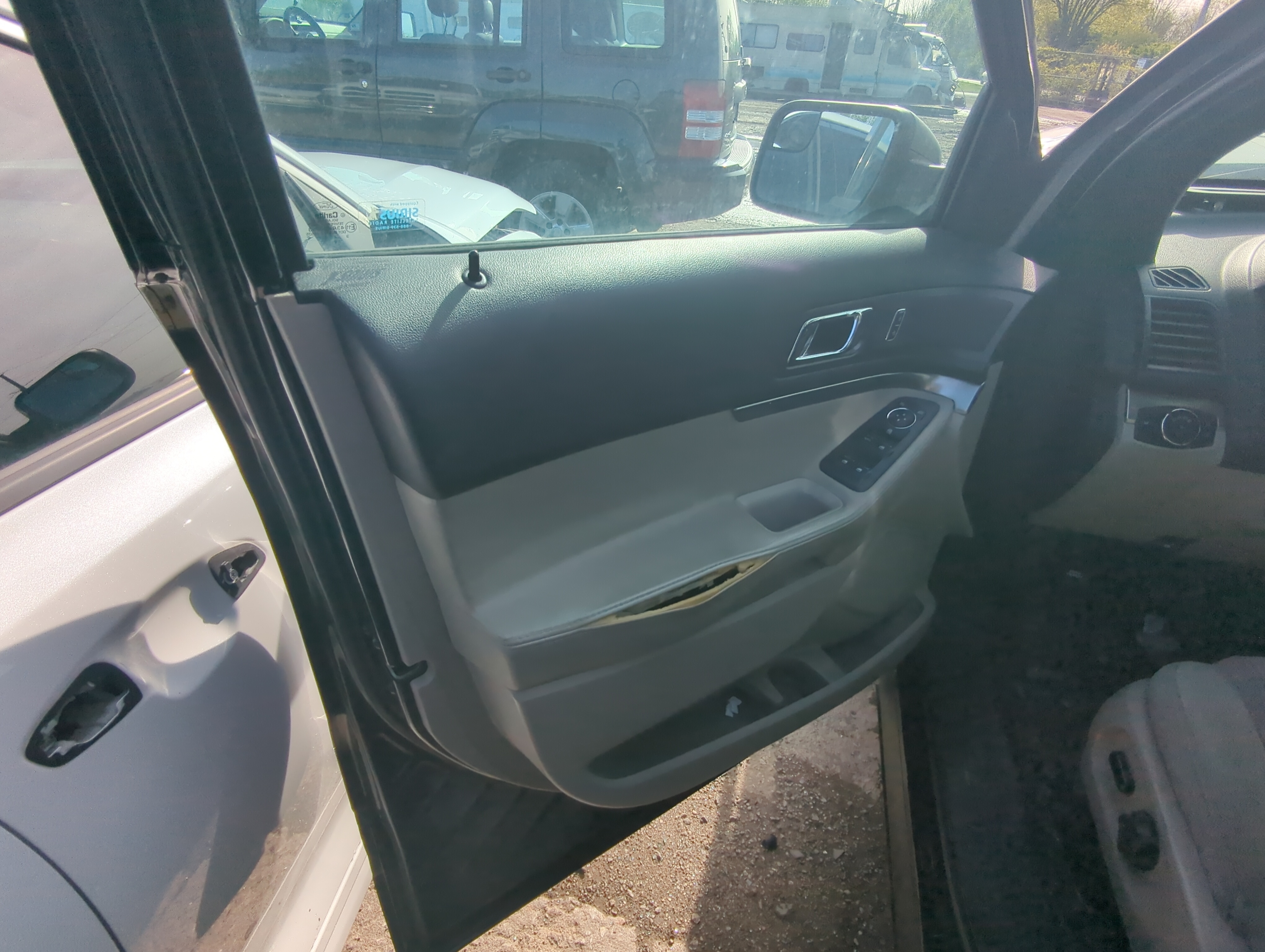 2014 Ford Explorer Front Left Driver Interior Door Panel Trim 899018 - Oemusedautoparts1.com