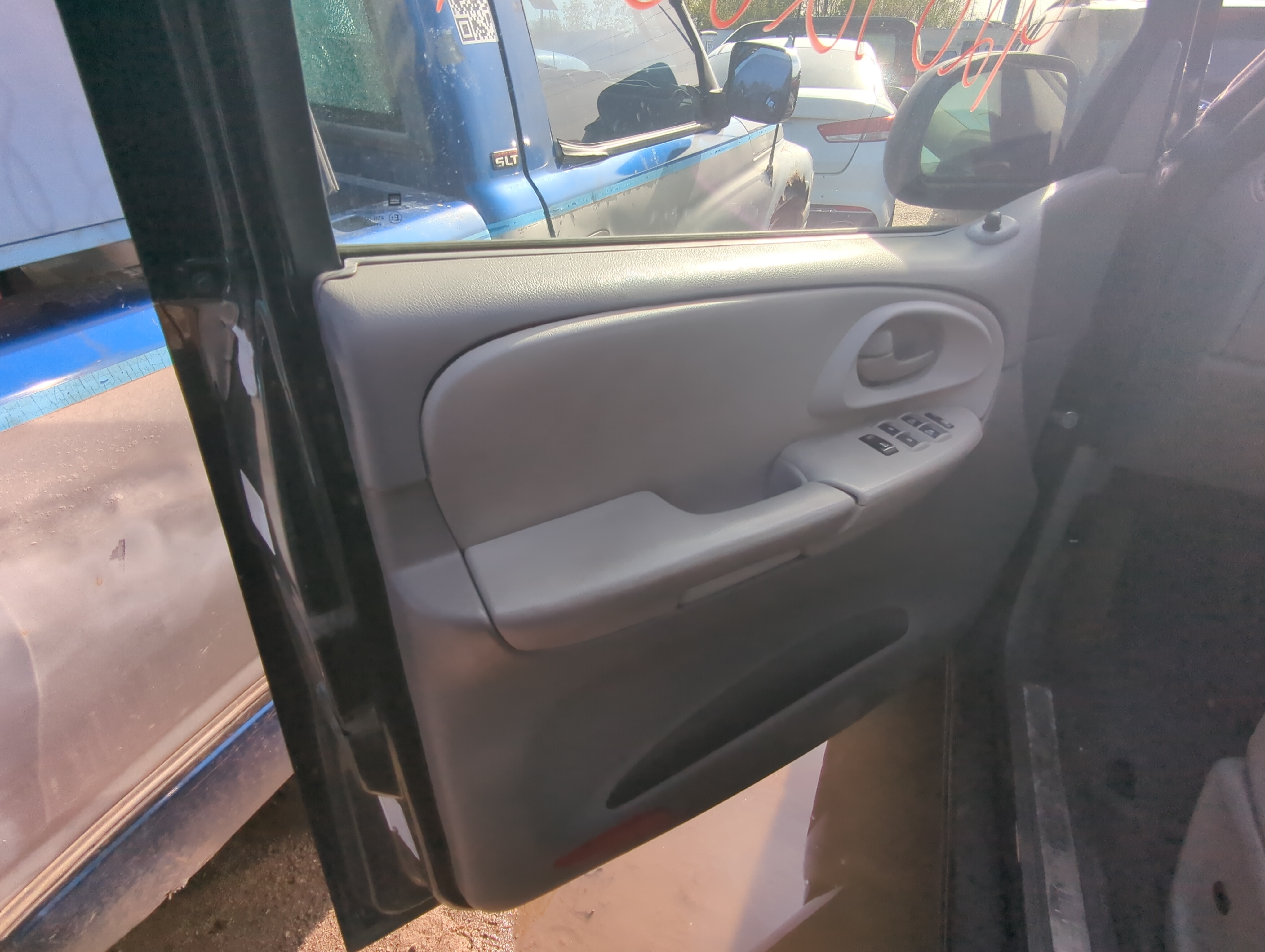 Picture of 2008 Chevrolet Trailblazer Front Left Driver Interior Door Panel Trim 899192