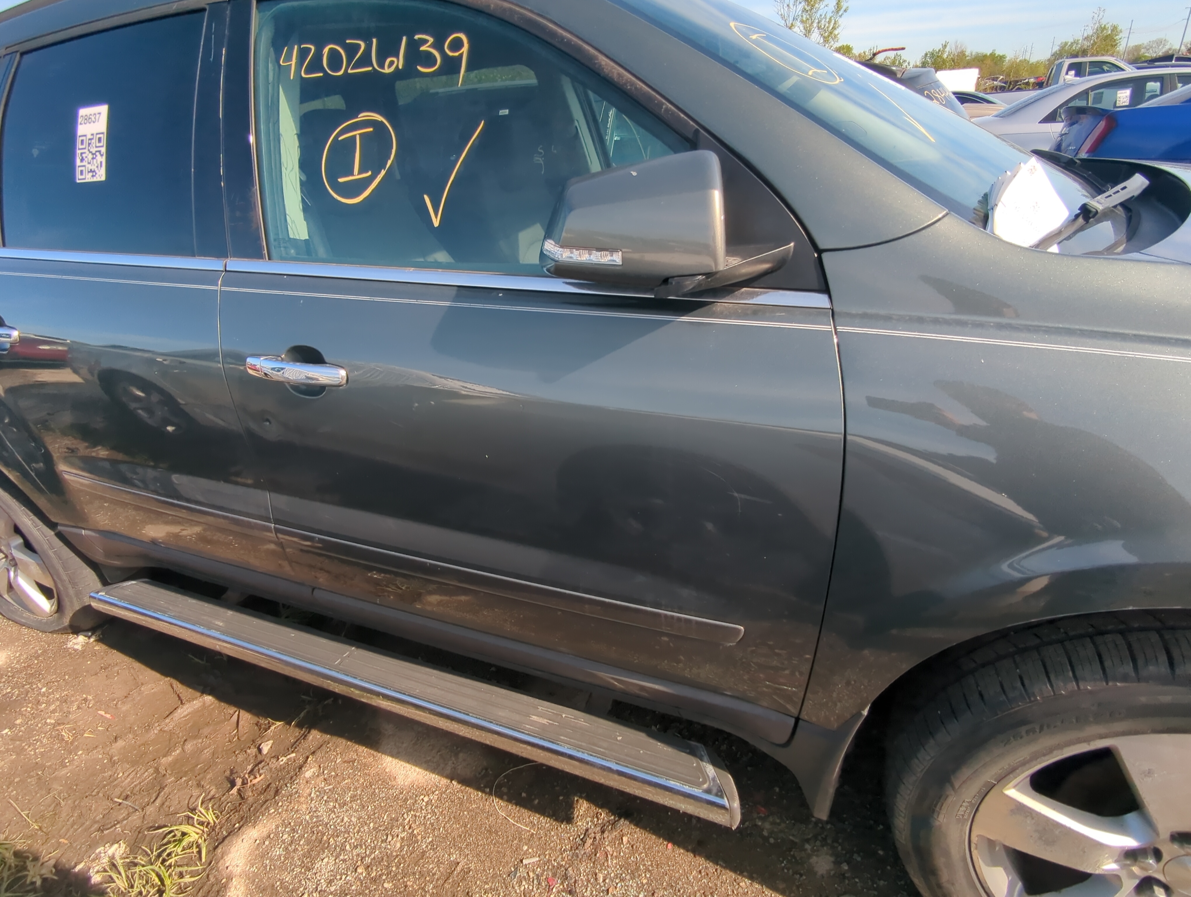Picture of Chevrolet Traverse Passenger Front Door Oem 899402