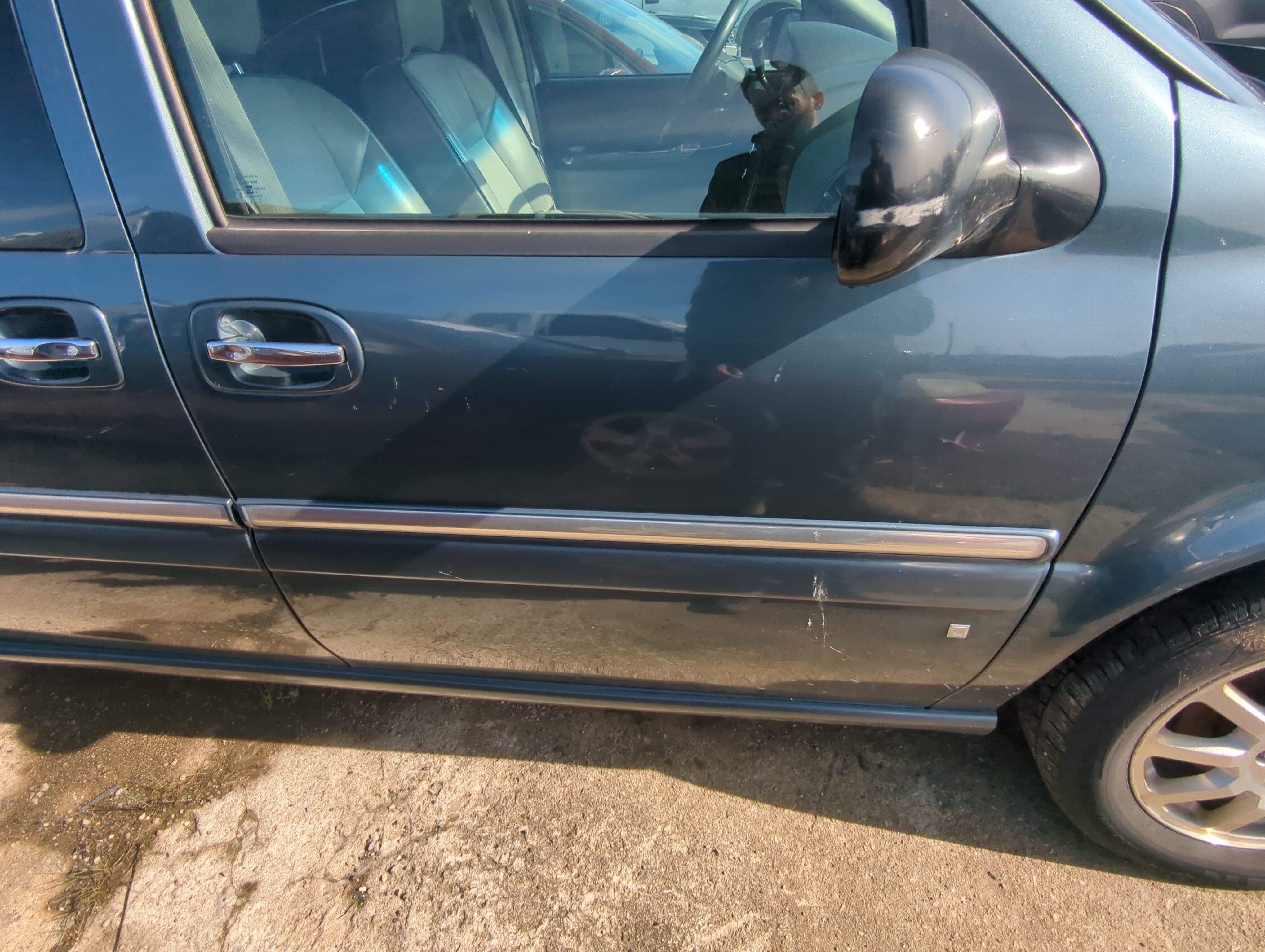 Picture of 2005-2007 Buick Terraza Passenger Front Door Oem 899628