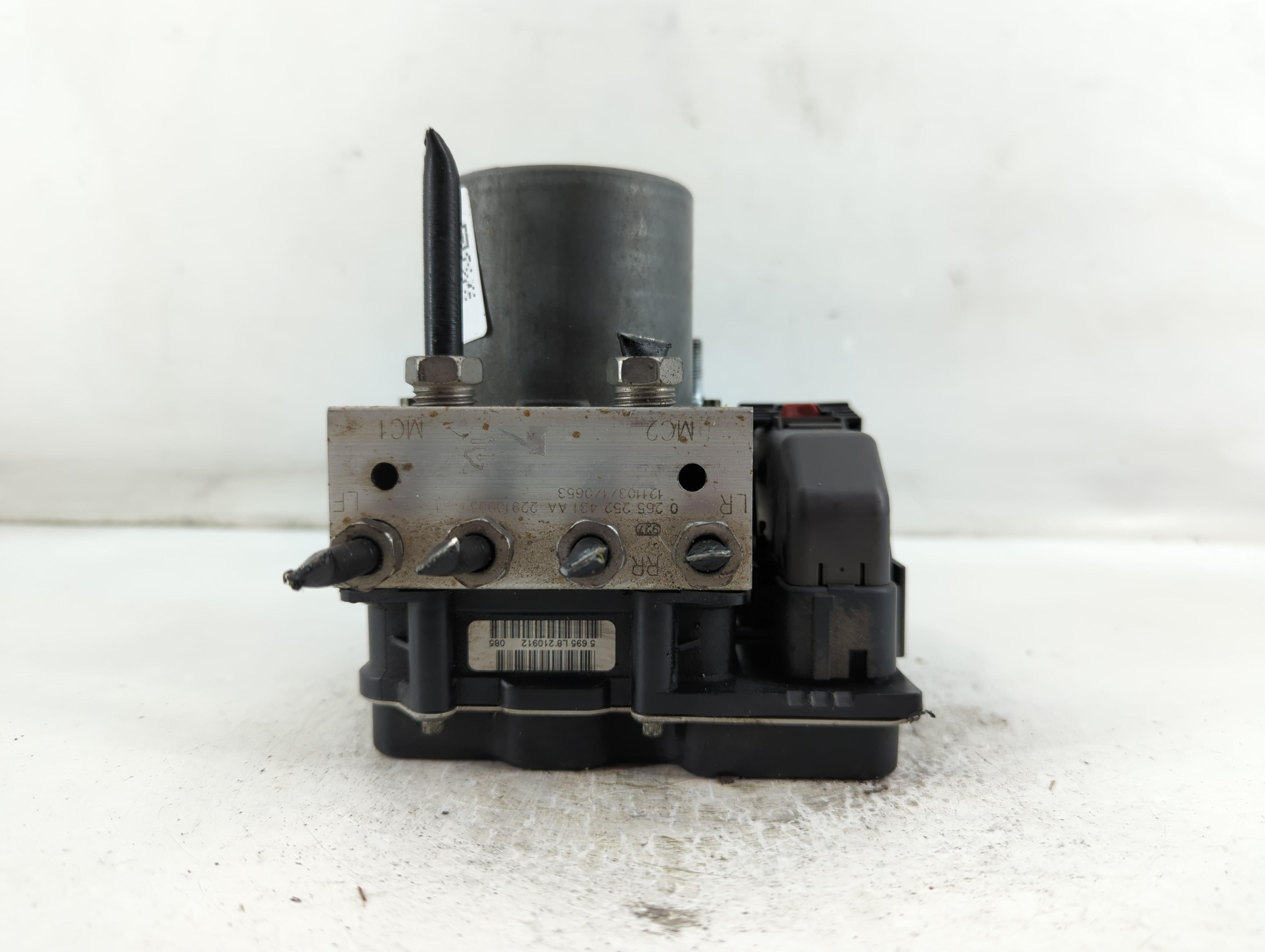 Picture of 2009-2014 Gmc Yukon Abs Pump Control Module 899656