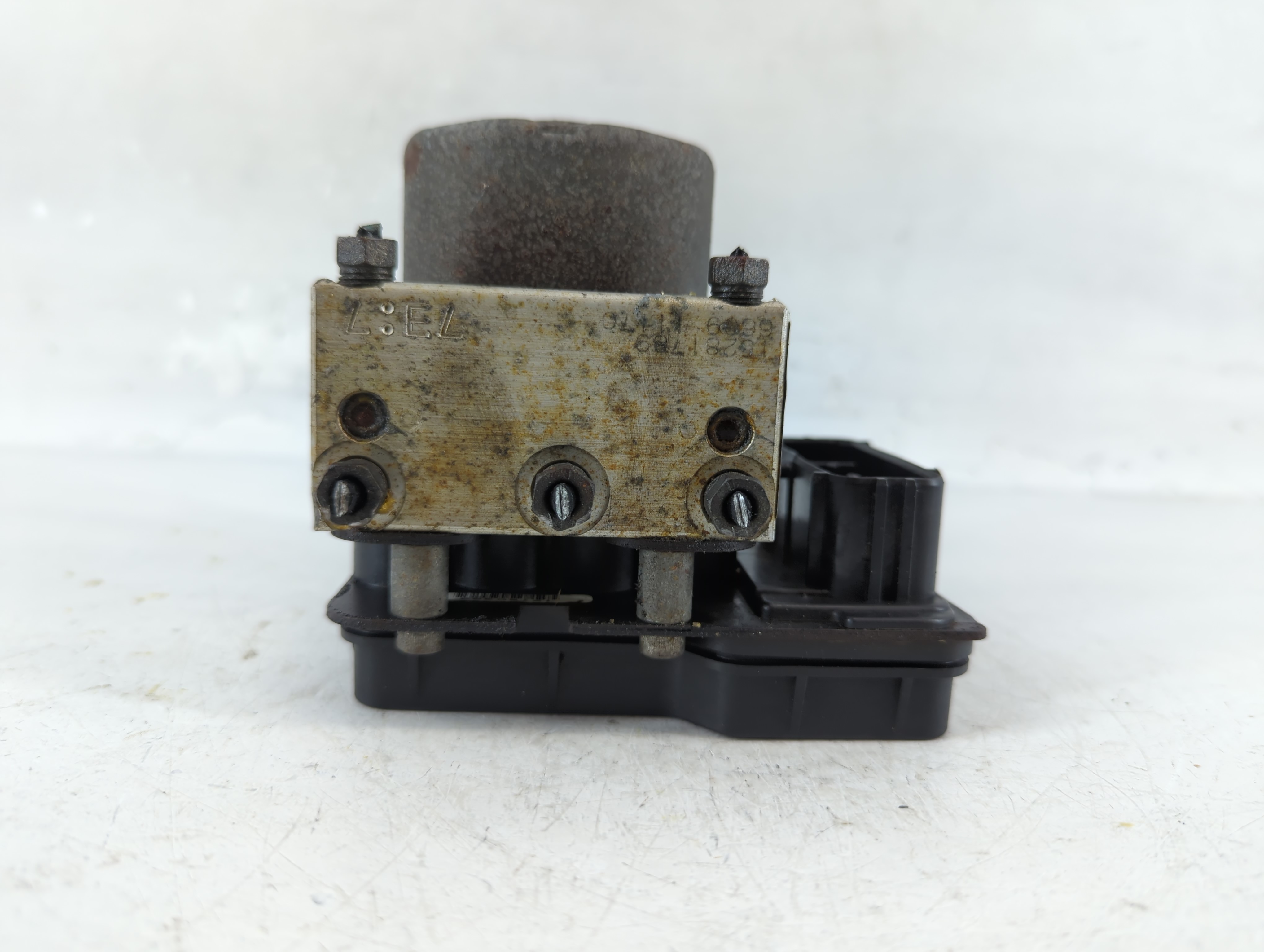 2010-2011 Mitsubishi Endeavor Abs Pump Control Module 899714 - Oemusedautoparts1.com