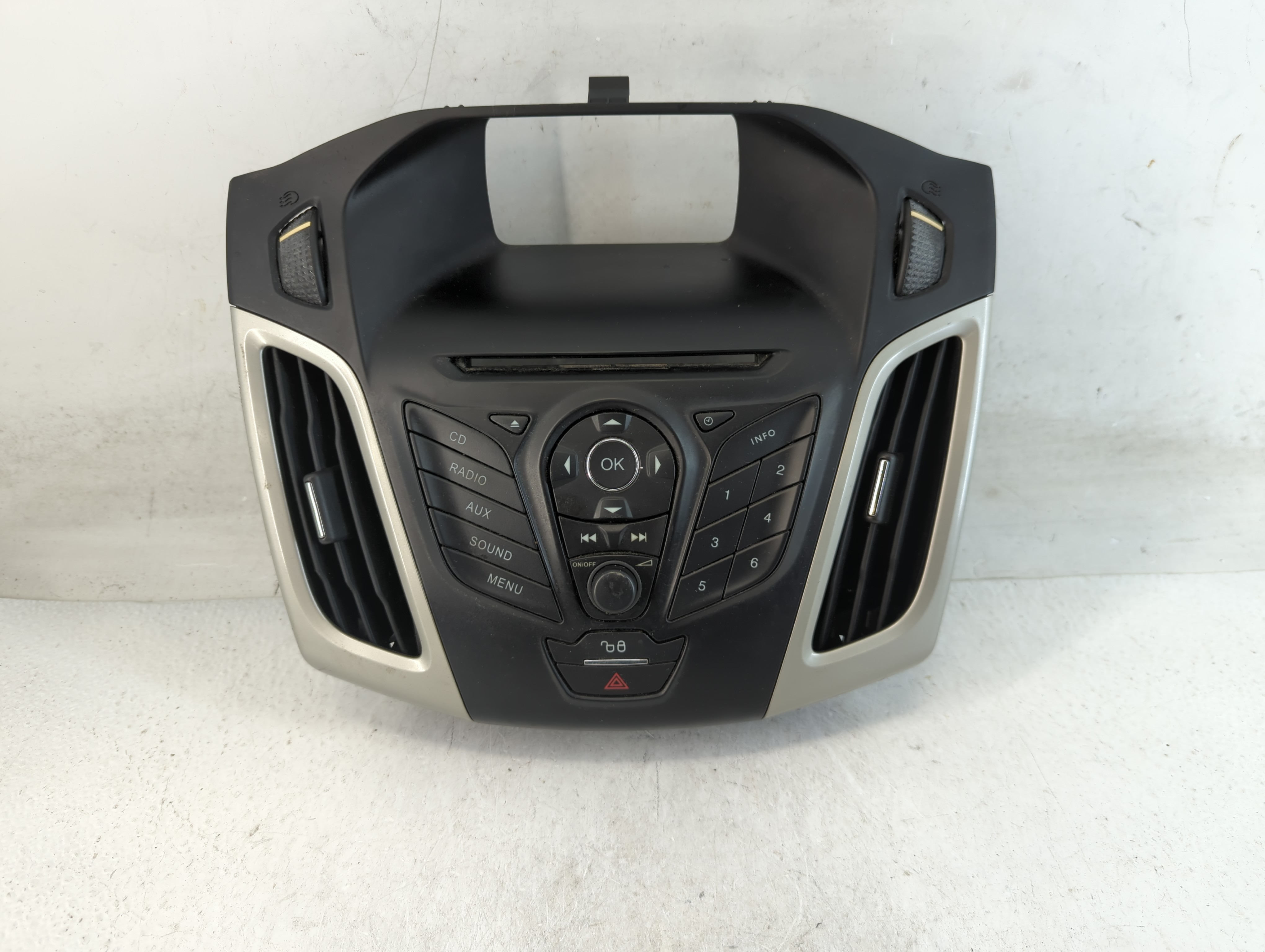 2015-2018 Ford Focus Am Fm Cd Player Radio Receiver 900070 - Oemusedautoparts1.com