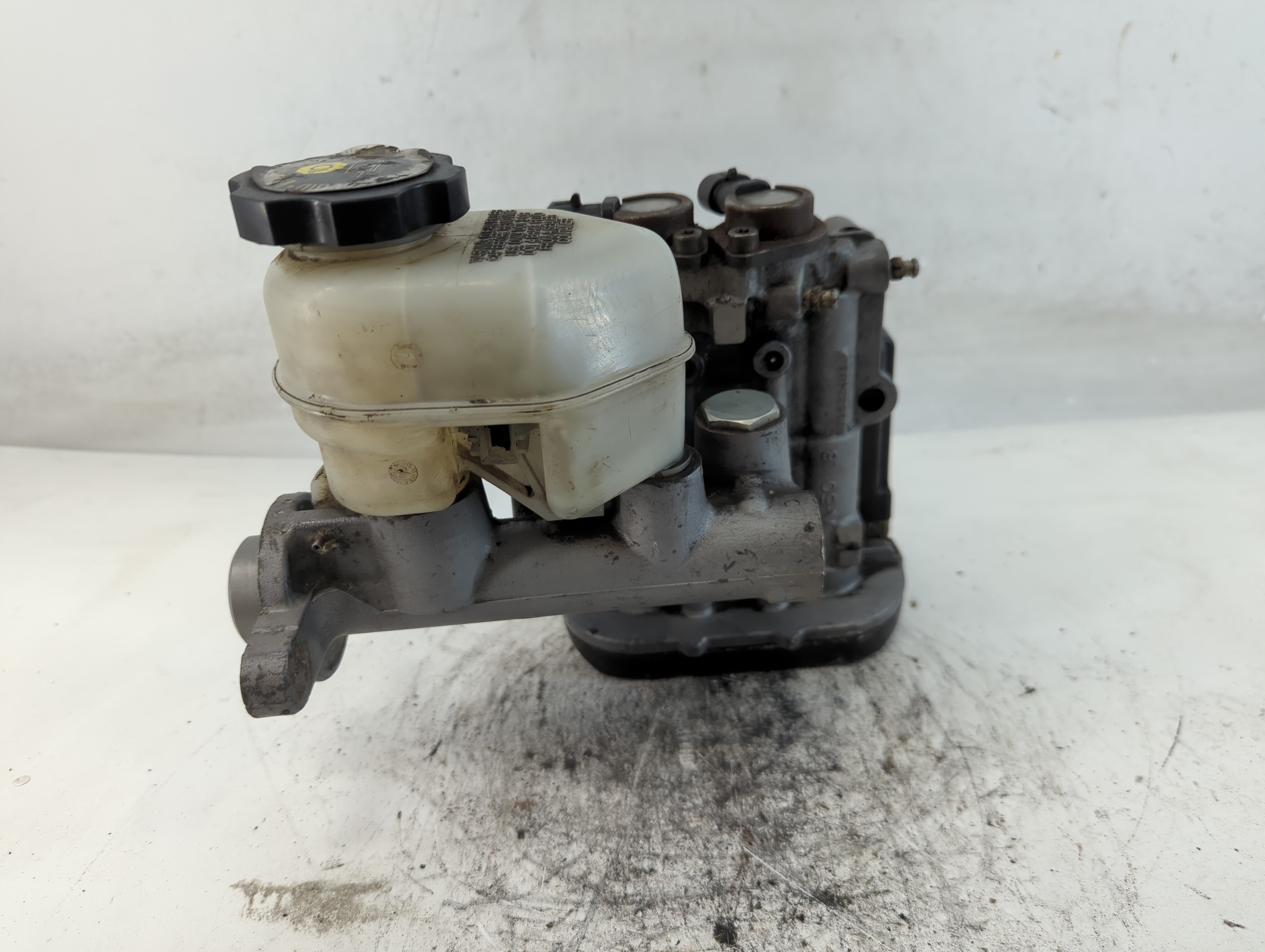 1997-1998 Buick Regal Brake Master Cylinder 900323 - Oemusedautoparts1.com